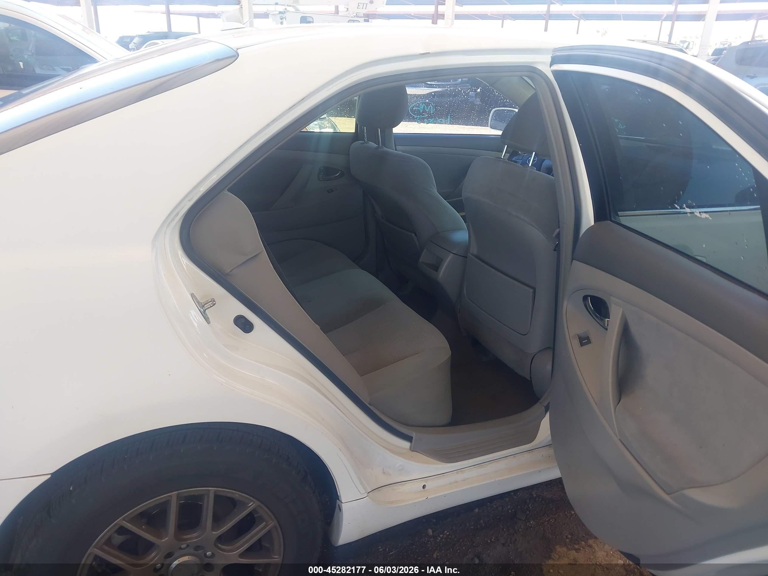 2011 Toyota Camry Le White vin: 4T1BF3EK3BU649947