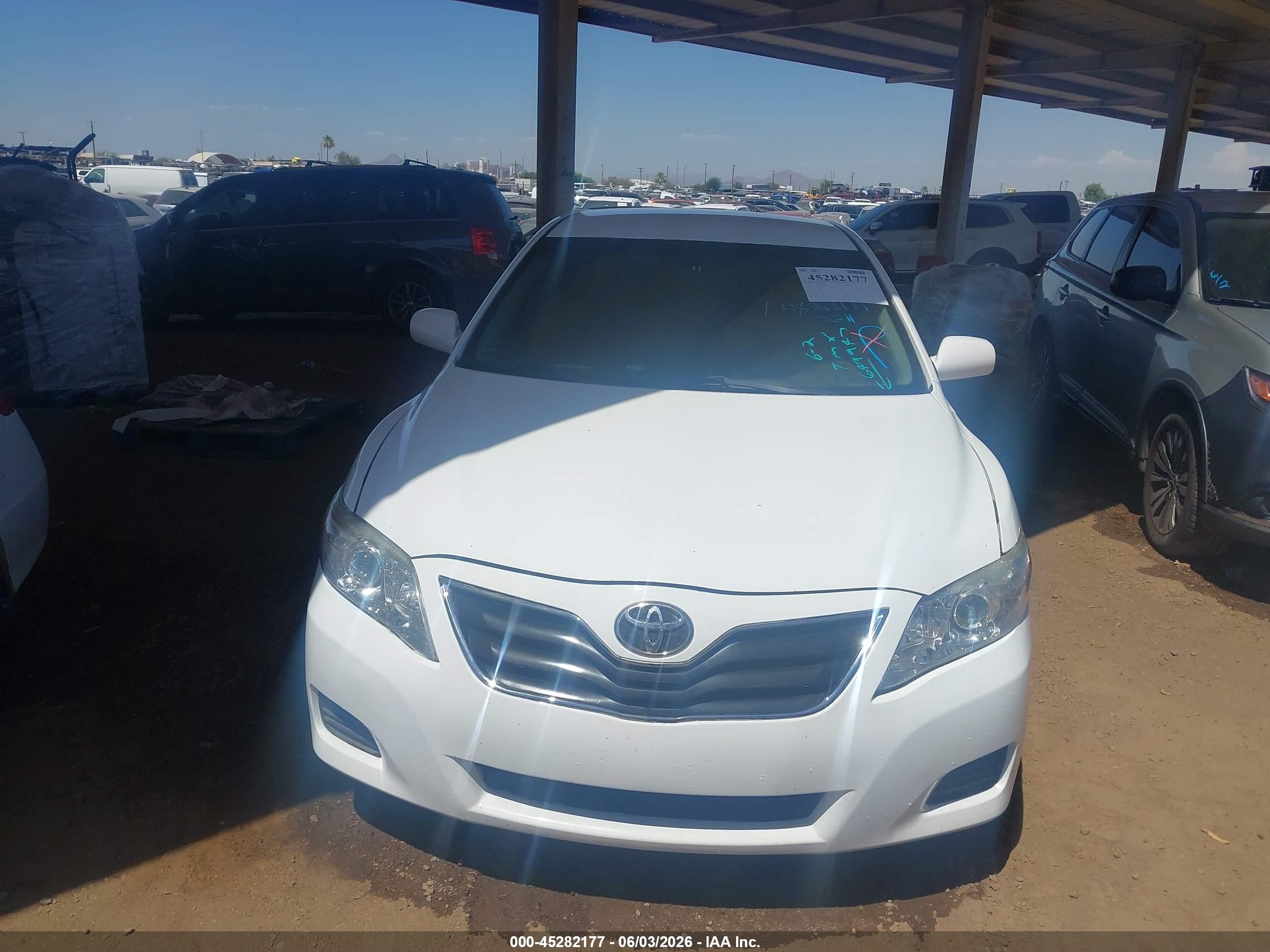 2011 Toyota Camry Le White vin: 4T1BF3EK3BU649947