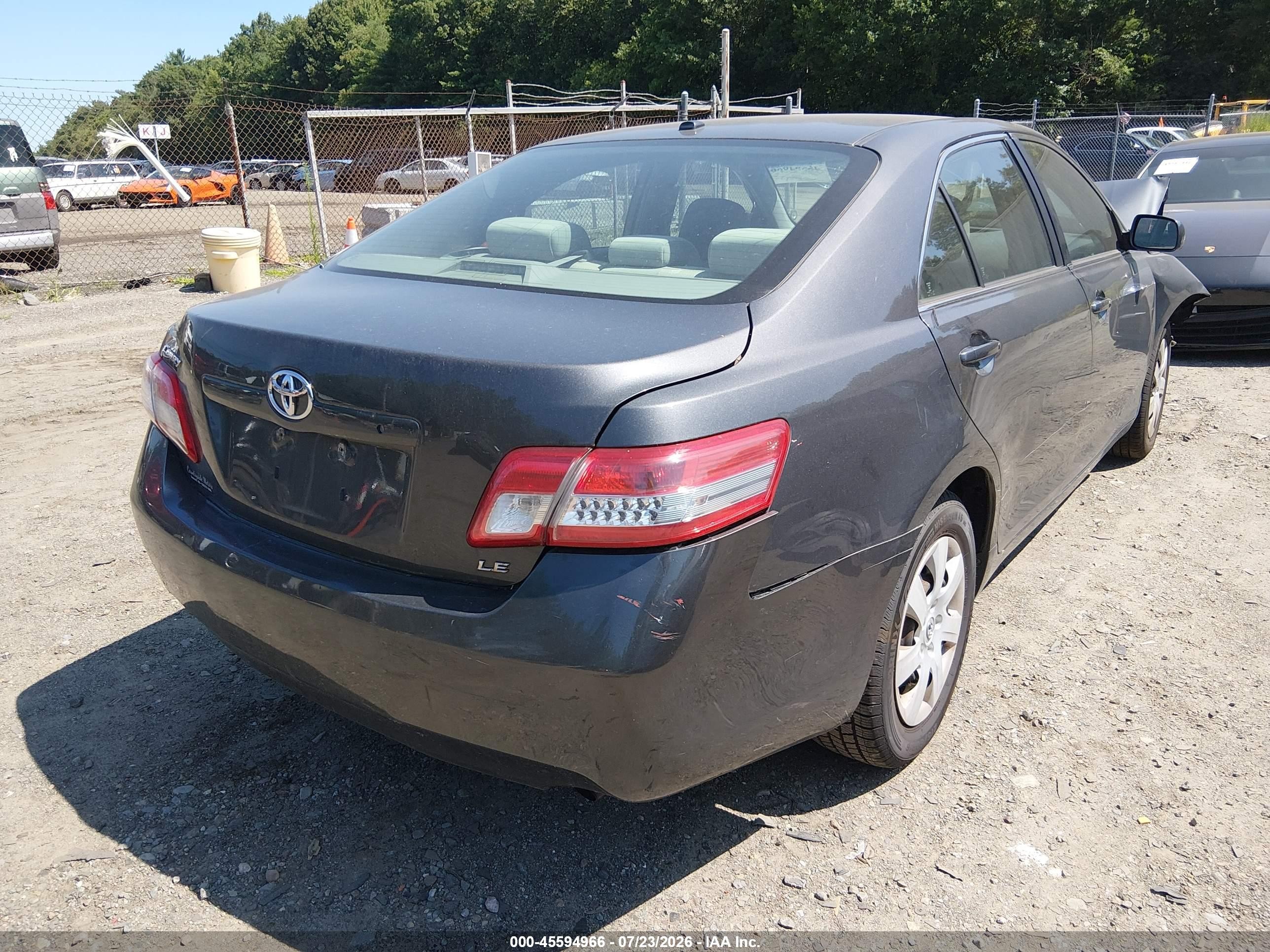 2011 Toyota Camry Le Gray vin: 4T1BF3EK3BU659538