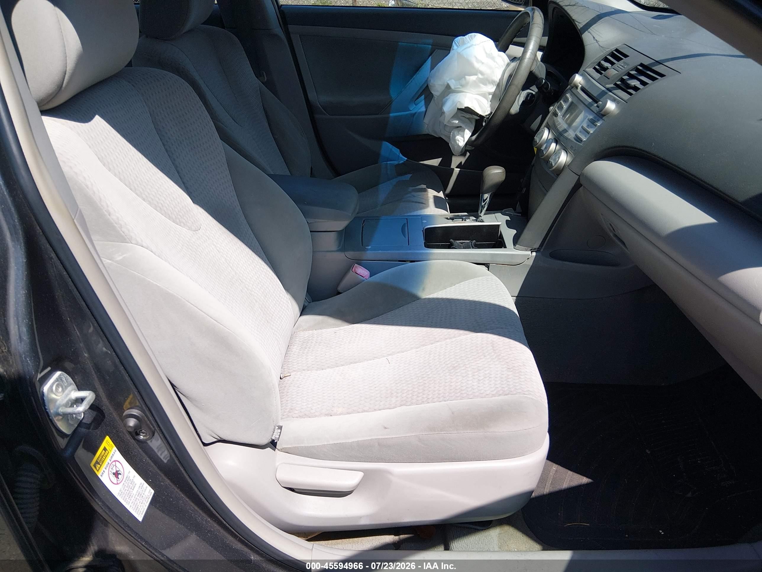2011 Toyota Camry Le Gray vin: 4T1BF3EK3BU659538