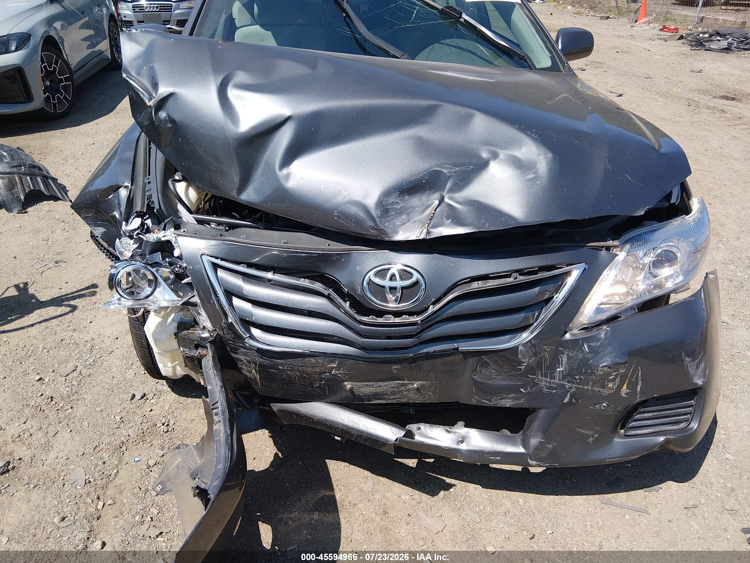 2011 Toyota Camry Le Gray vin: 4T1BF3EK3BU659538
