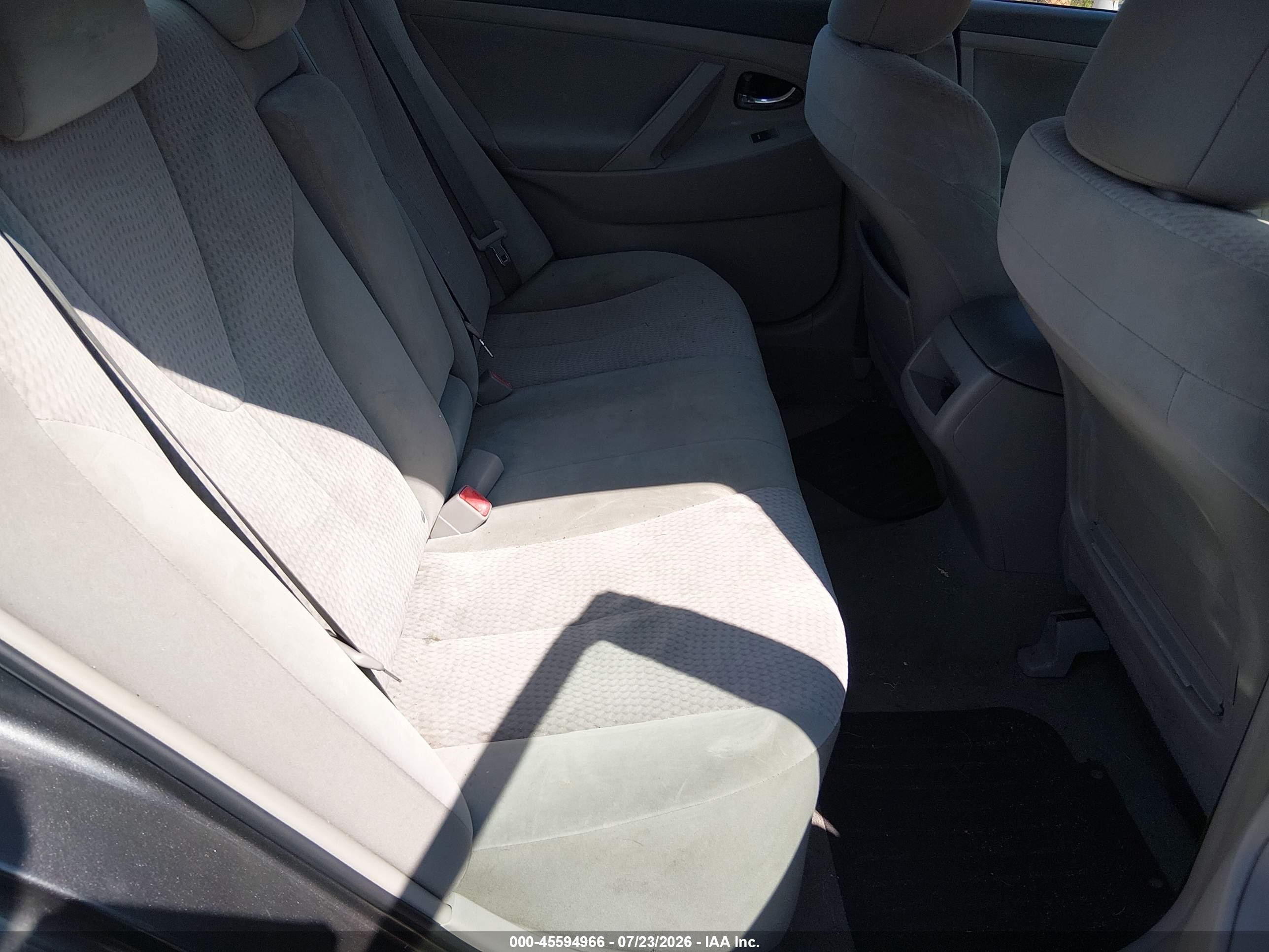 2011 Toyota Camry Le Gray vin: 4T1BF3EK3BU659538