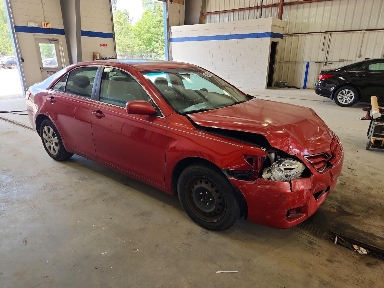 2011 Toyota Camry Le Red vin: 4T1BF3EK3BU662035