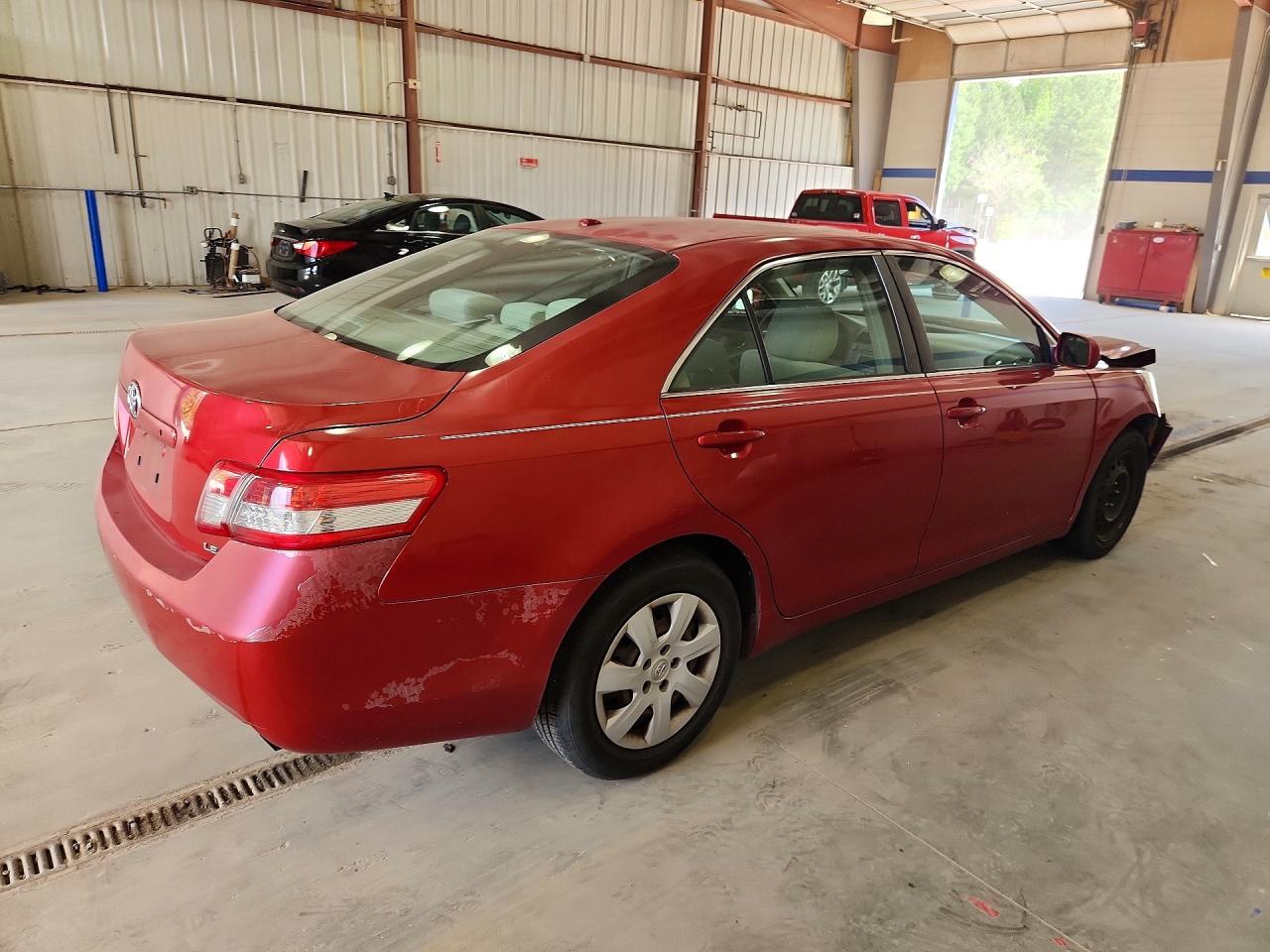 2011 Toyota Camry Le Red vin: 4T1BF3EK3BU662035