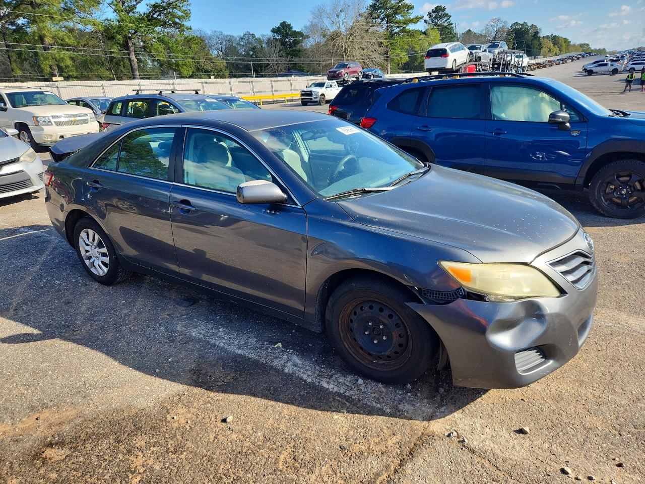 2011 Toyota Camry Le Gray vin: 4T1BF3EK3BU685556