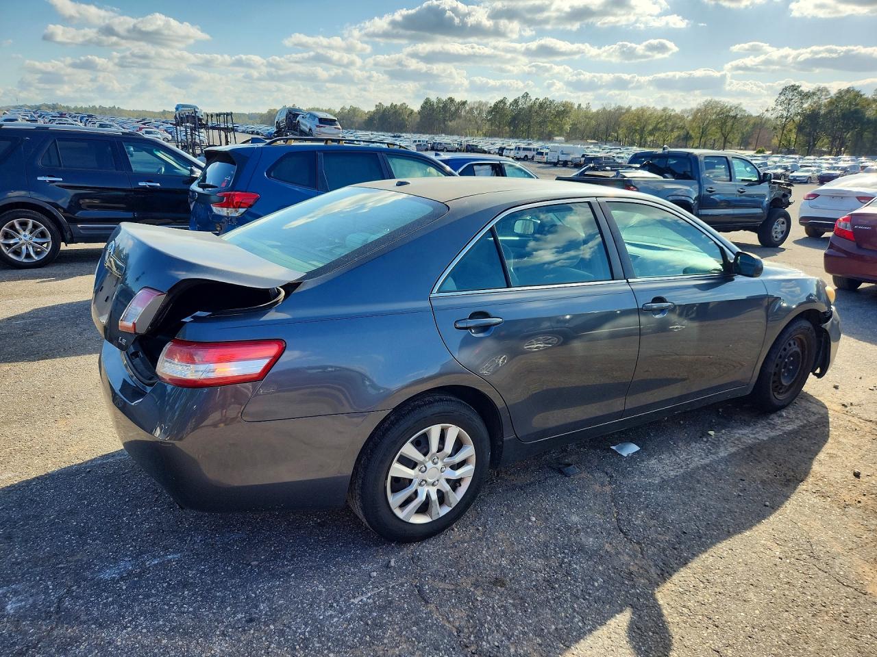2011 Toyota Camry Le Gray vin: 4T1BF3EK3BU685556