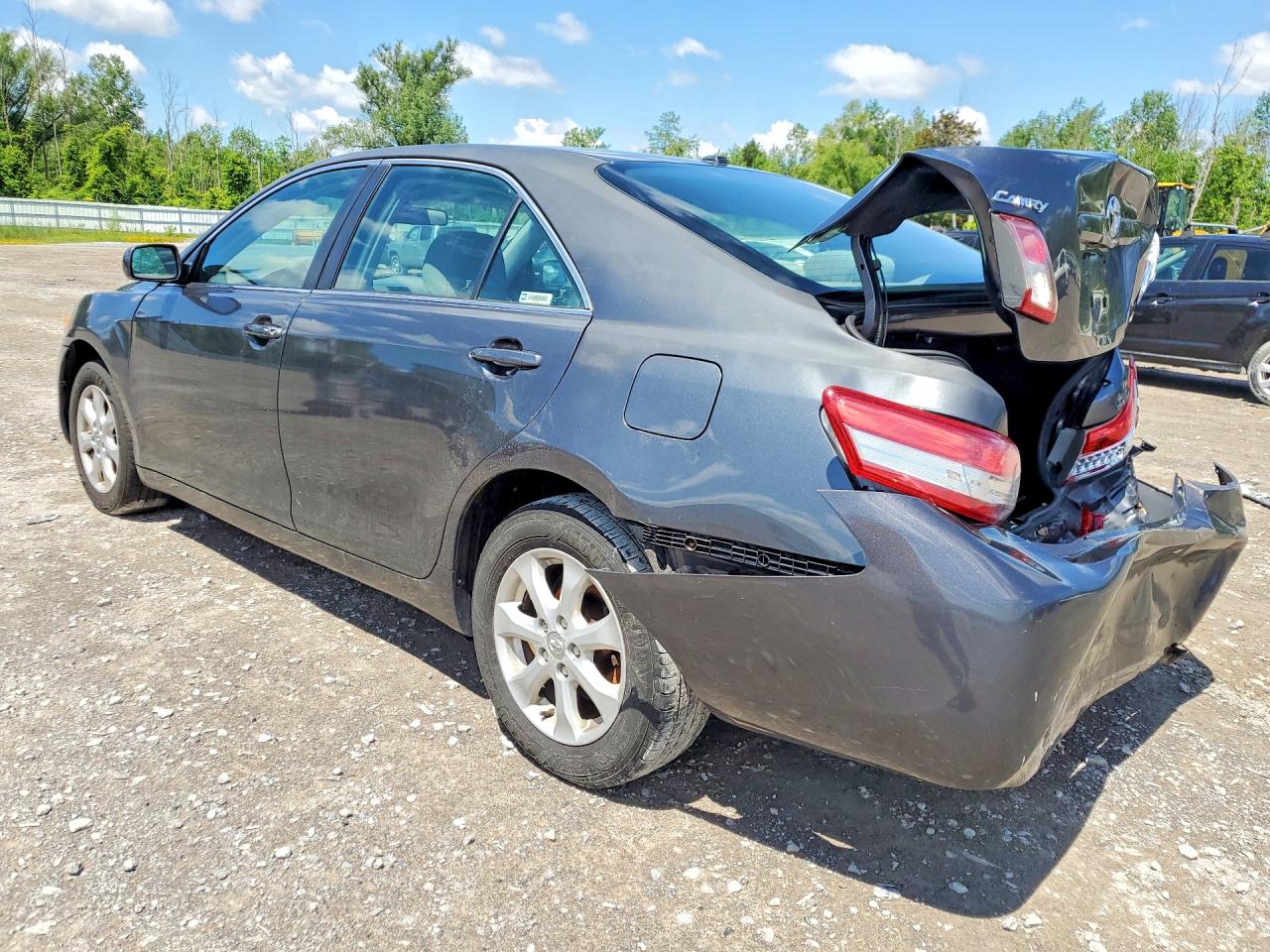2011 Toyota Camry Le Gray vin: 4T1BF3EK3BU685881