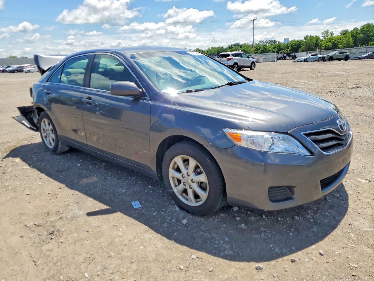 2011 Toyota Camry Le Gray vin: 4T1BF3EK3BU685881