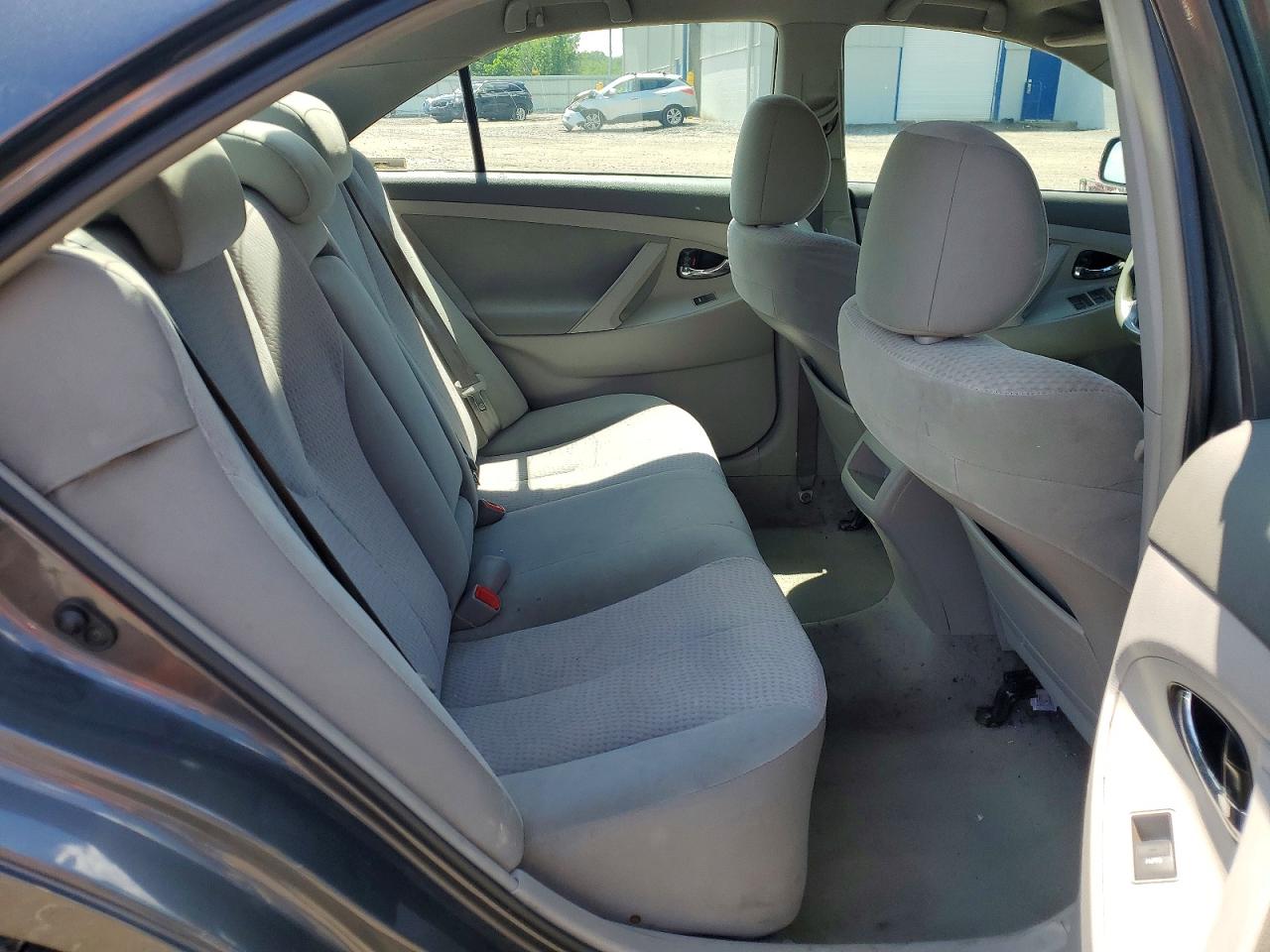 2011 Toyota Camry Le Gray vin: 4T1BF3EK3BU685881