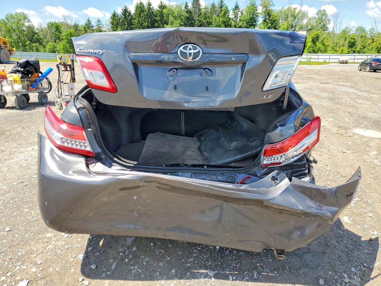 2011 Toyota Camry Le Gray vin: 4T1BF3EK3BU685881