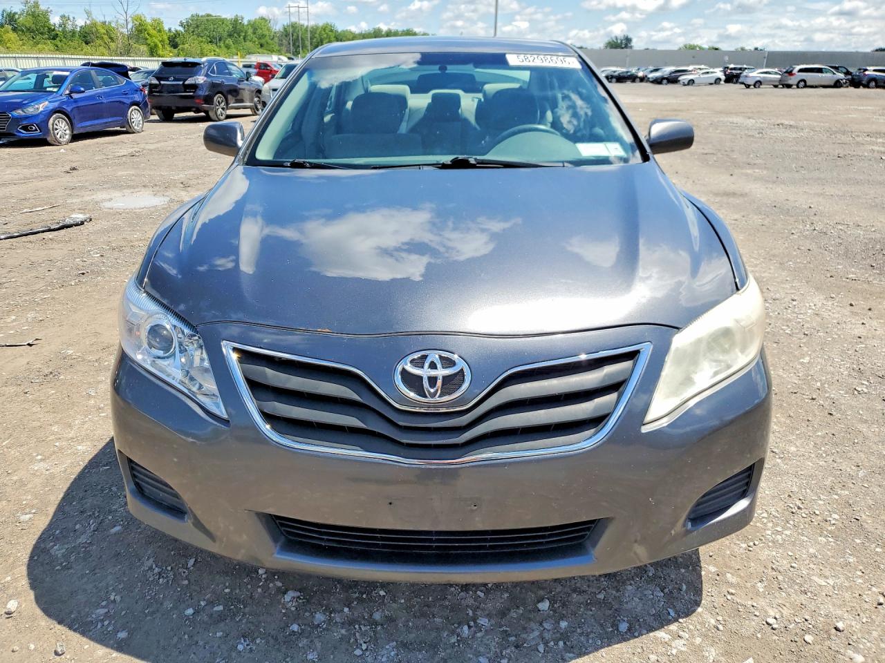 2011 Toyota Camry Le Gray vin: 4T1BF3EK3BU685881