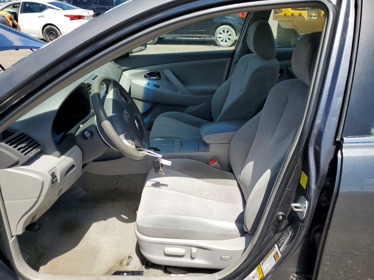 2011 Toyota Camry Le Gray vin: 4T1BF3EK3BU685881