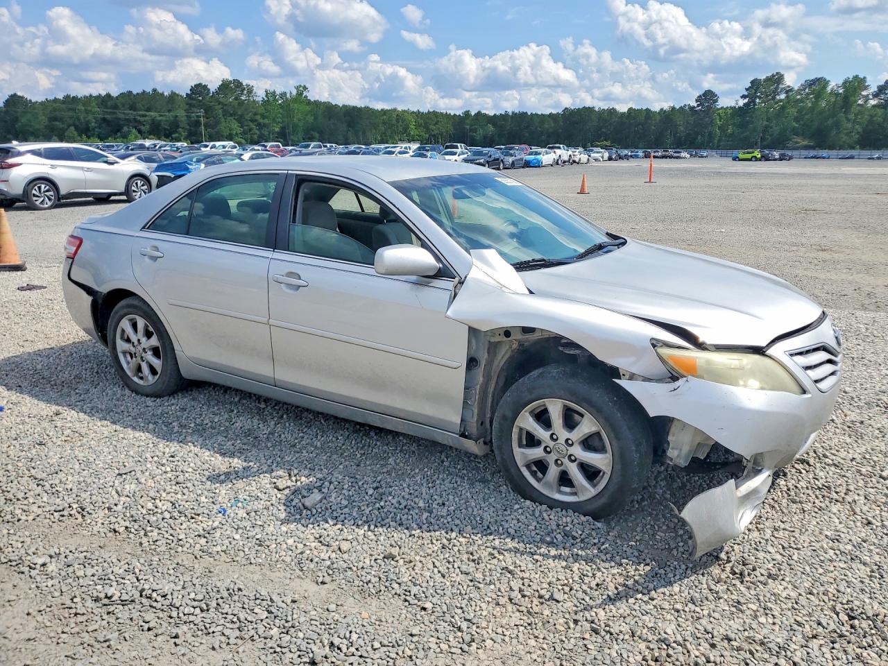 2011 Toyota Camry Le Silver vin: 4T1BF3EK3BU696945
