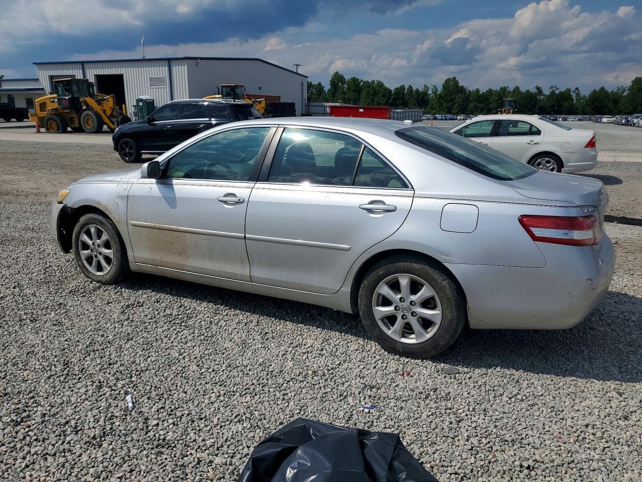 2011 Toyota Camry Le Silver vin: 4T1BF3EK3BU696945