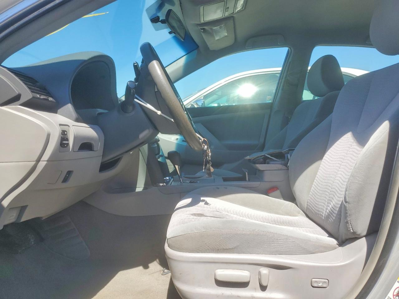 2011 Toyota Camry Le Silver vin: 4T1BF3EK3BU696945