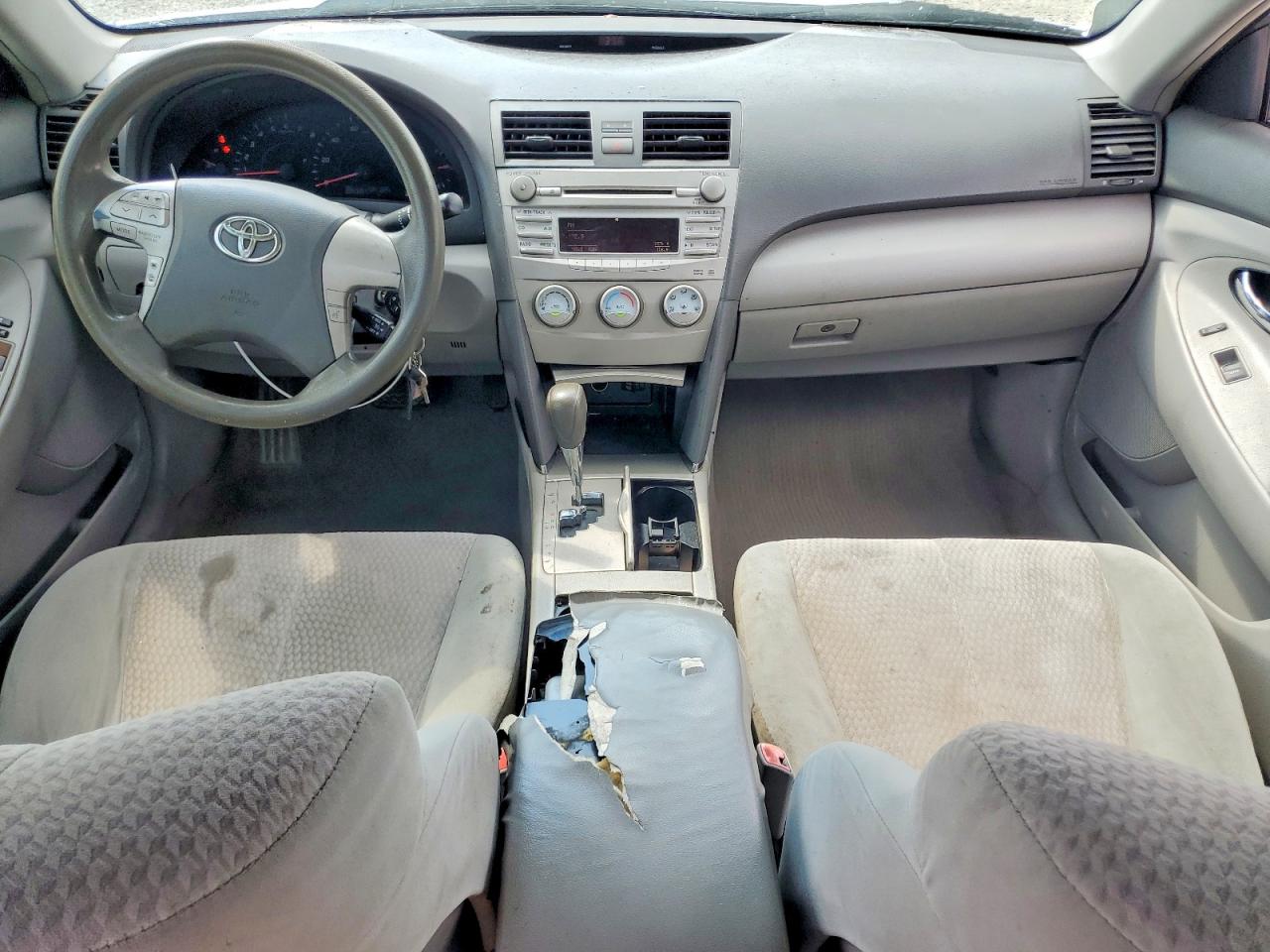 2011 Toyota Camry Le Silver vin: 4T1BF3EK3BU696945