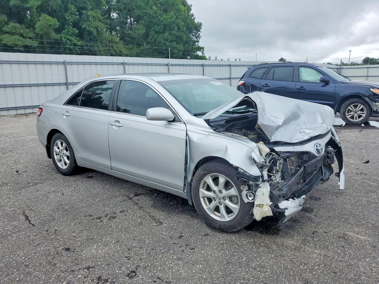 2011 Toyota Camry Le Gray vin: 4T1BF3EK3BU697190