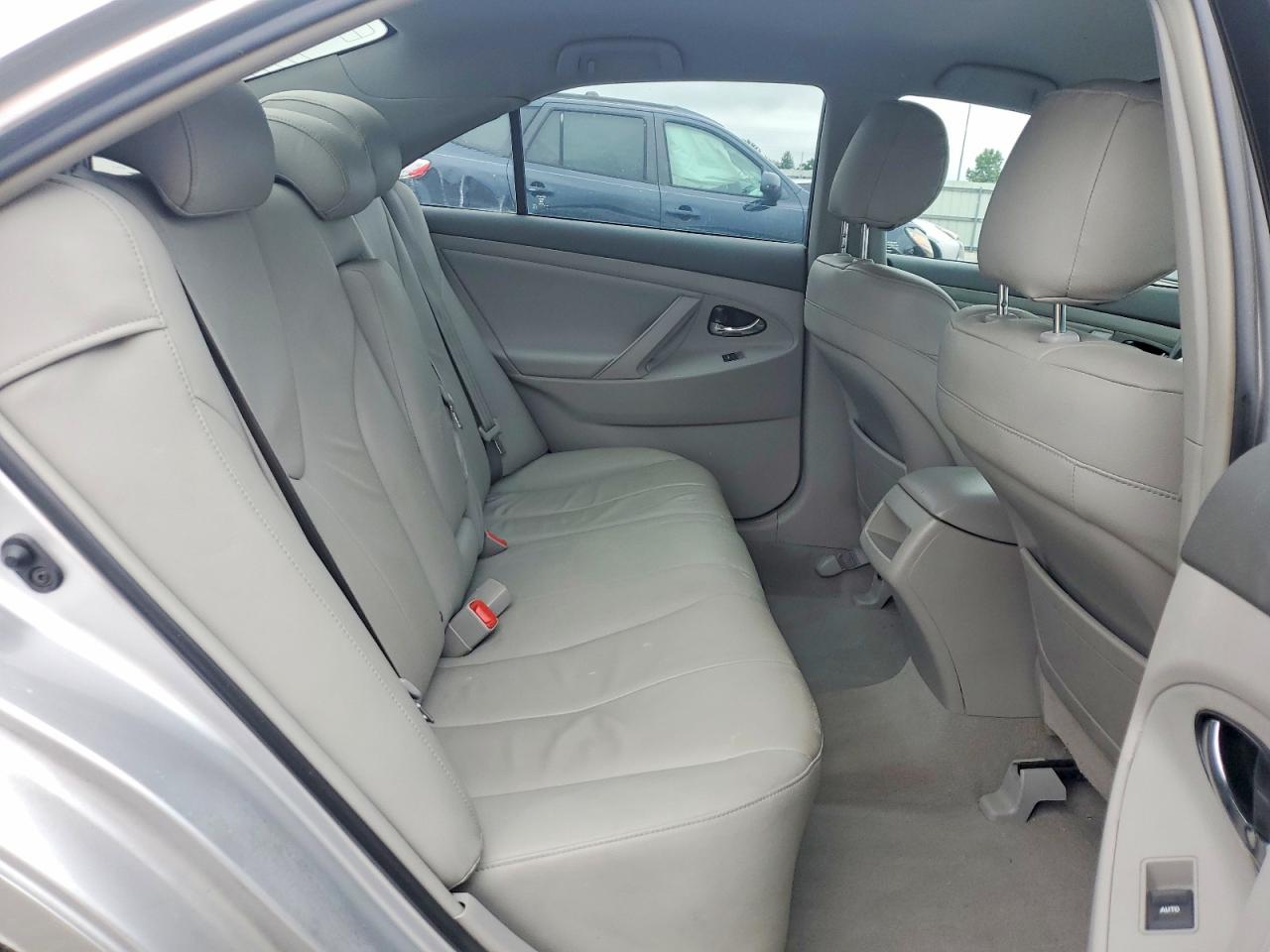 2011 Toyota Camry Le Gray vin: 4T1BF3EK3BU697190