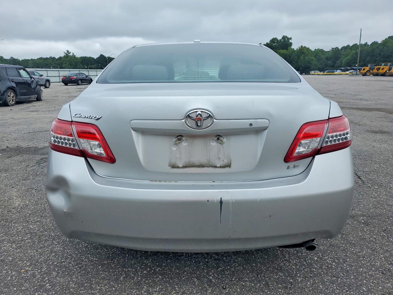 2011 Toyota Camry Le Gray vin: 4T1BF3EK3BU697190