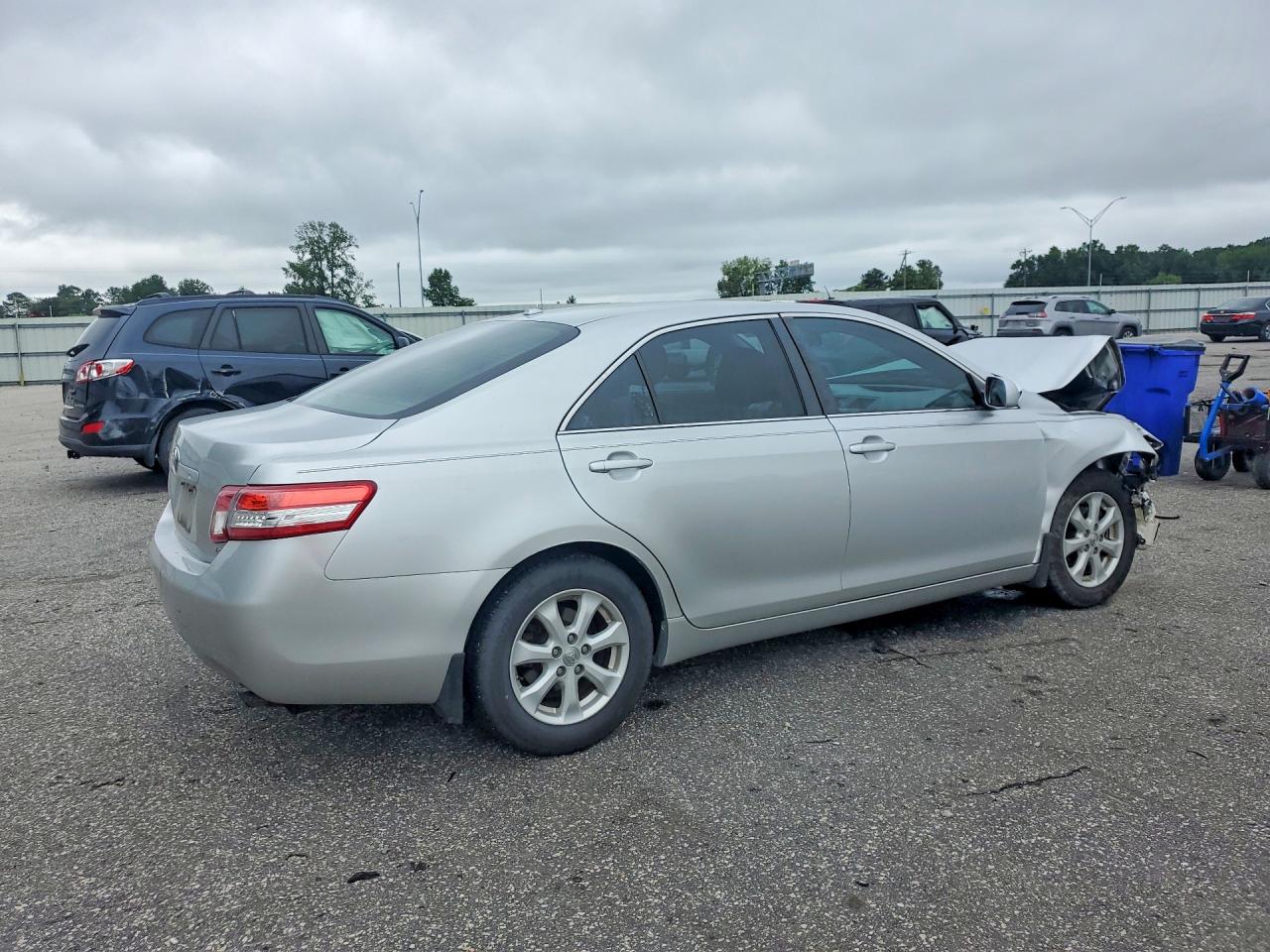 2011 Toyota Camry Le Gray vin: 4T1BF3EK3BU697190