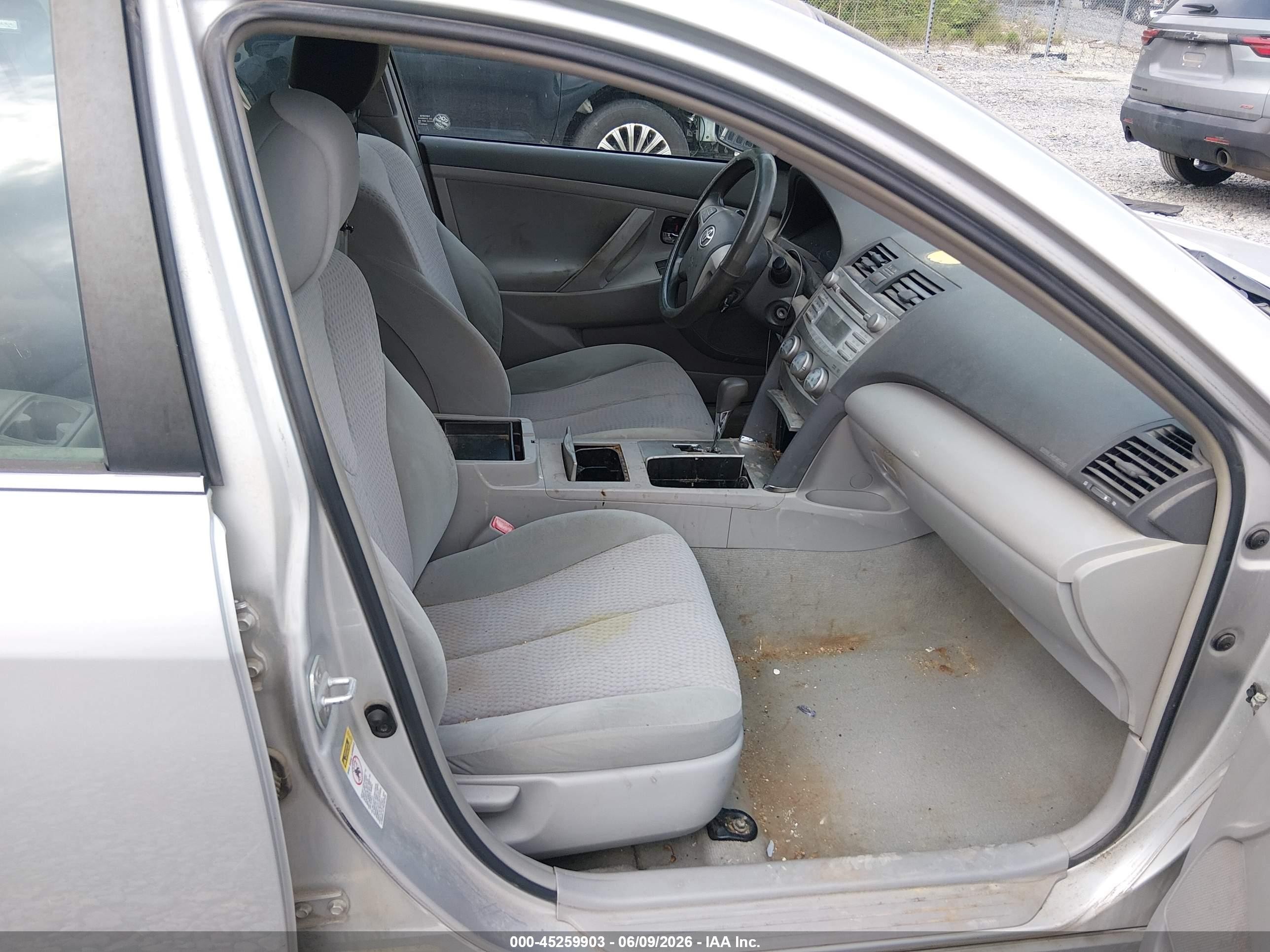 2011 Toyota Camry Le Silver vin: 4T1BF3EK3BU705725