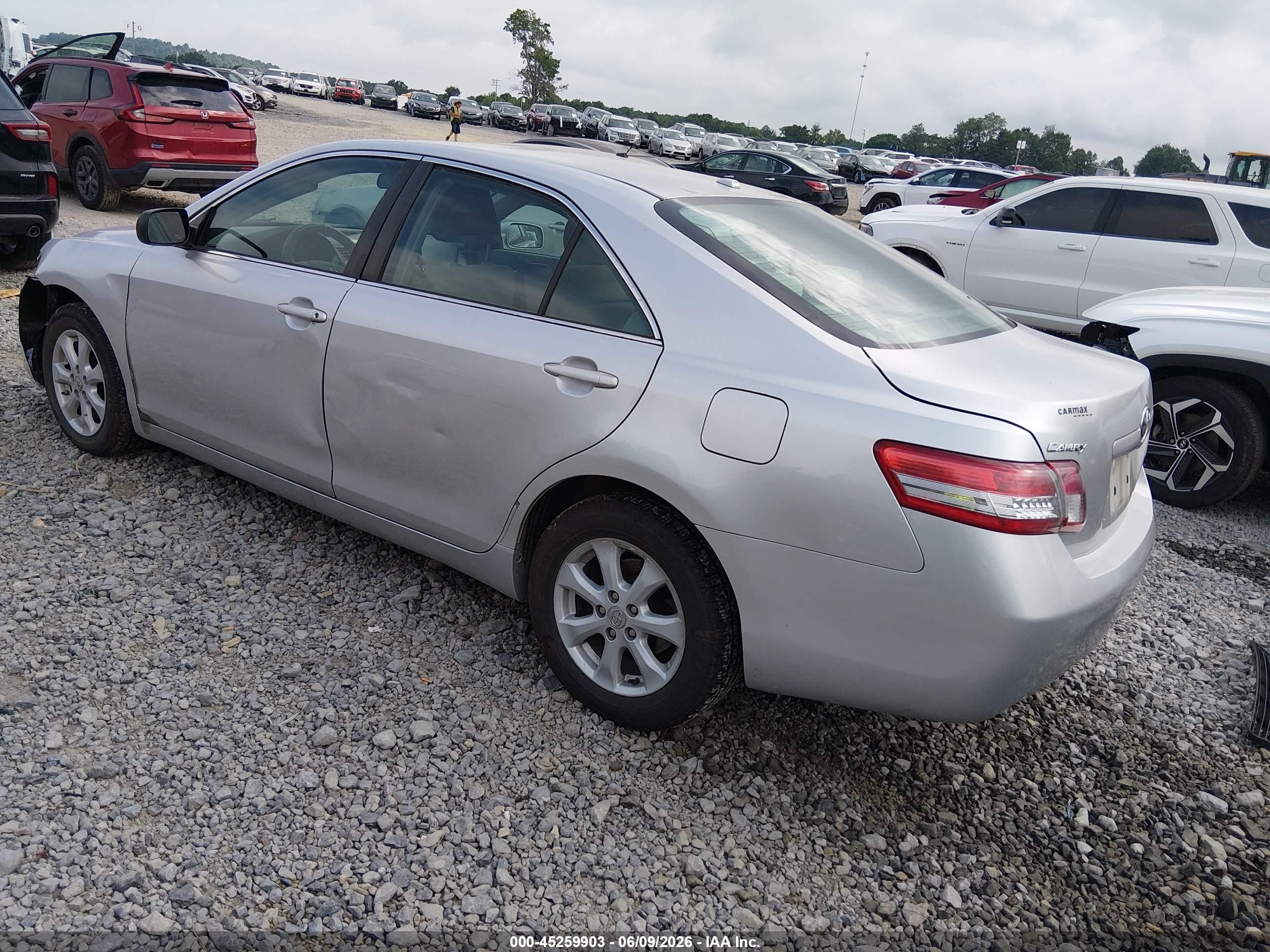 2011 Toyota Camry Le Silver vin: 4T1BF3EK3BU705725