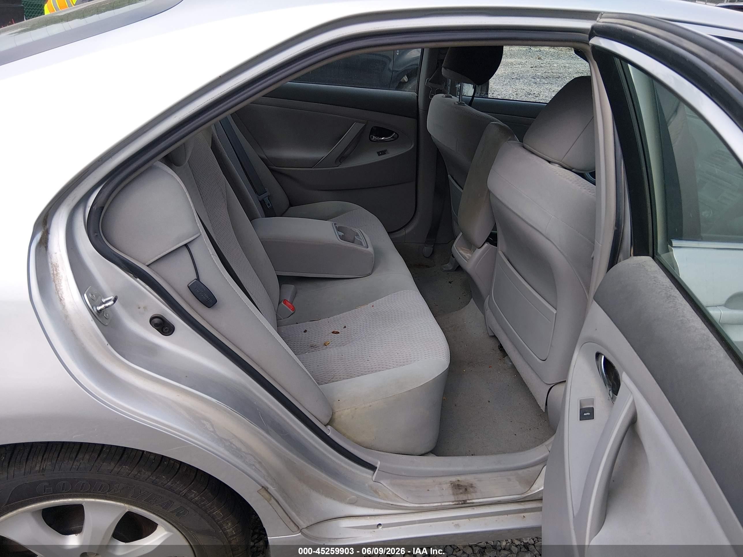 2011 Toyota Camry Le Silver vin: 4T1BF3EK3BU705725