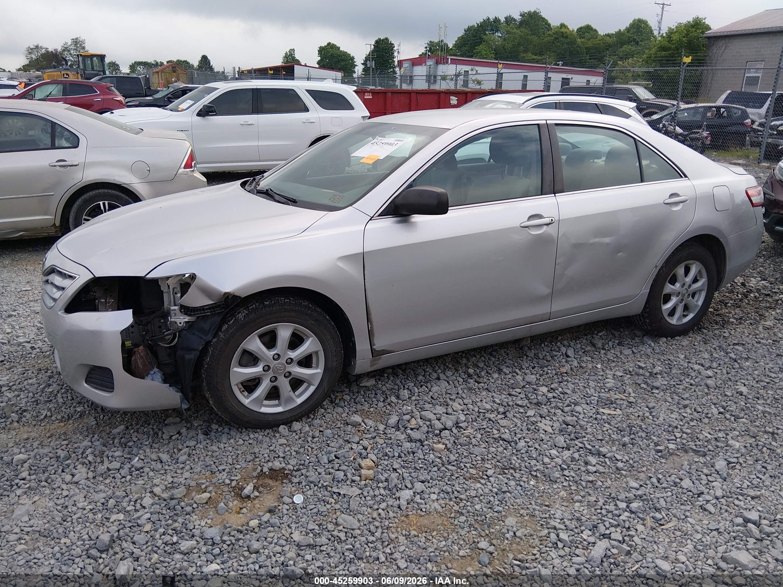 2011 Toyota Camry Le Silver vin: 4T1BF3EK3BU705725