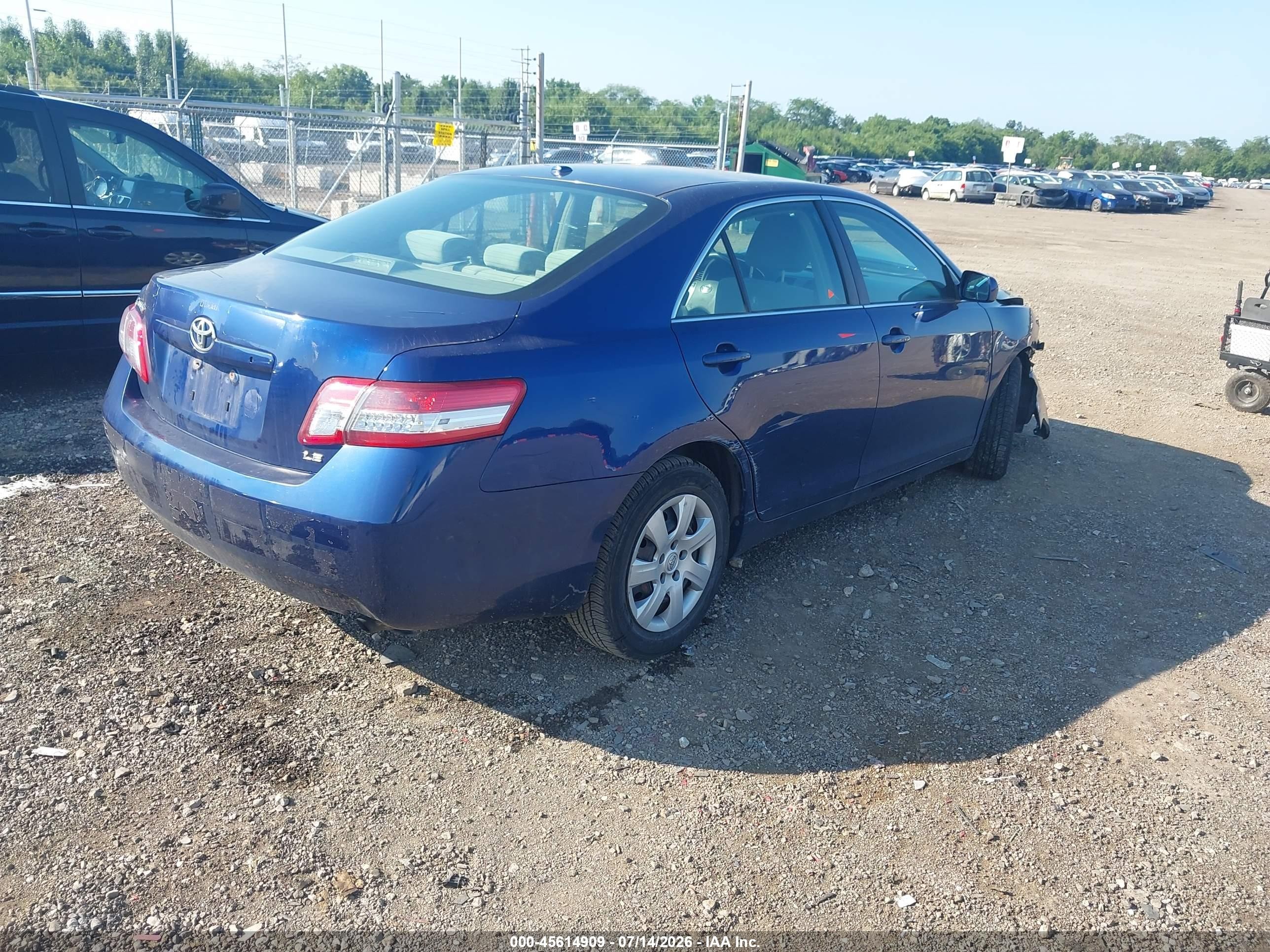 2011 Toyota Camry Le Blue vin: 4T1BF3EK3BU711668