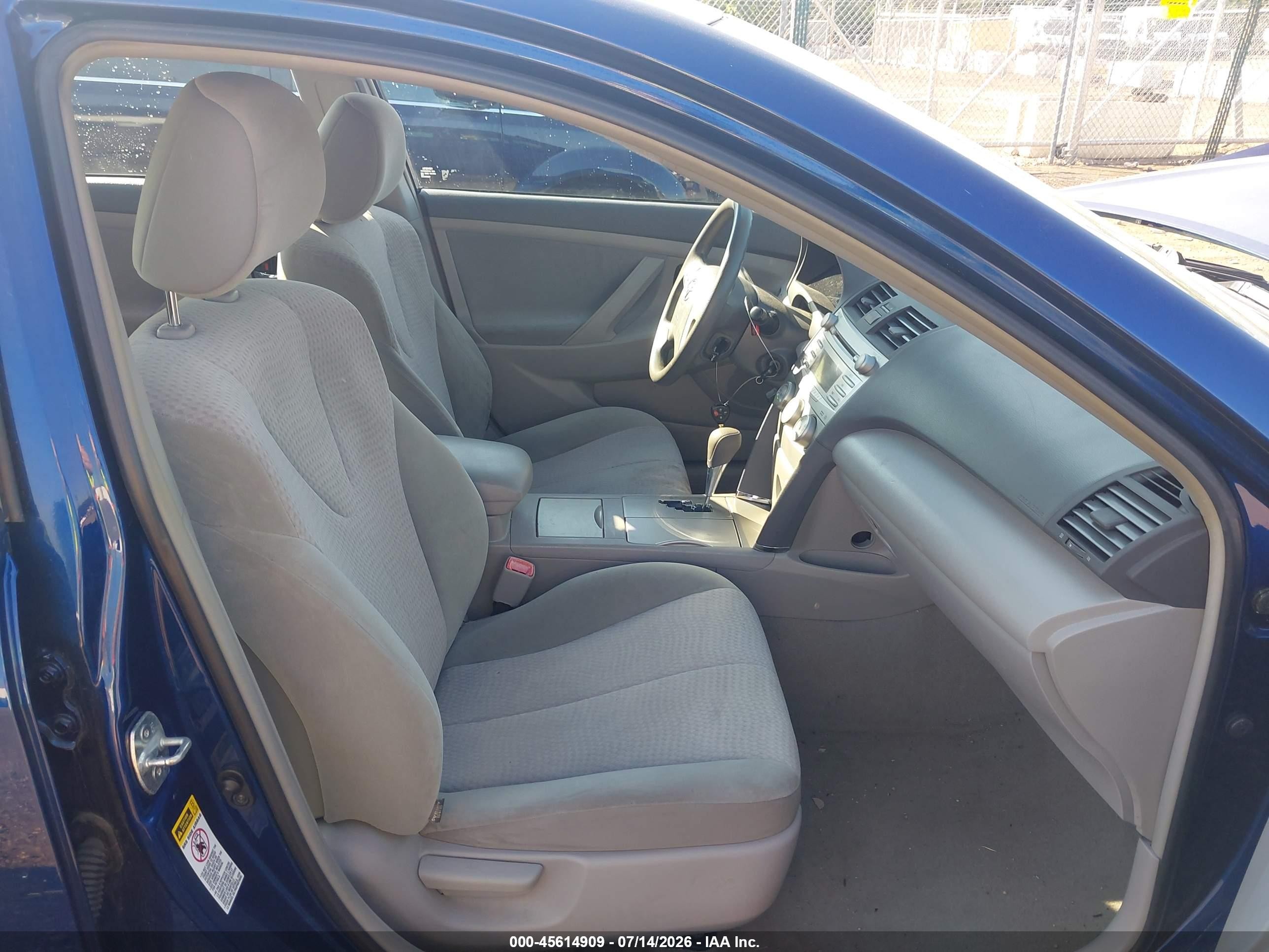 2011 Toyota Camry Le Blue vin: 4T1BF3EK3BU711668