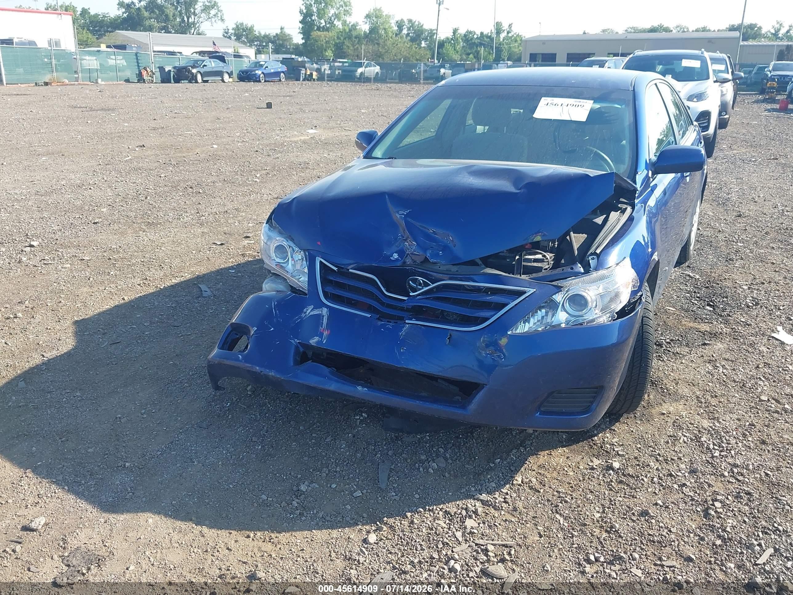 2011 Toyota Camry Le Blue vin: 4T1BF3EK3BU711668