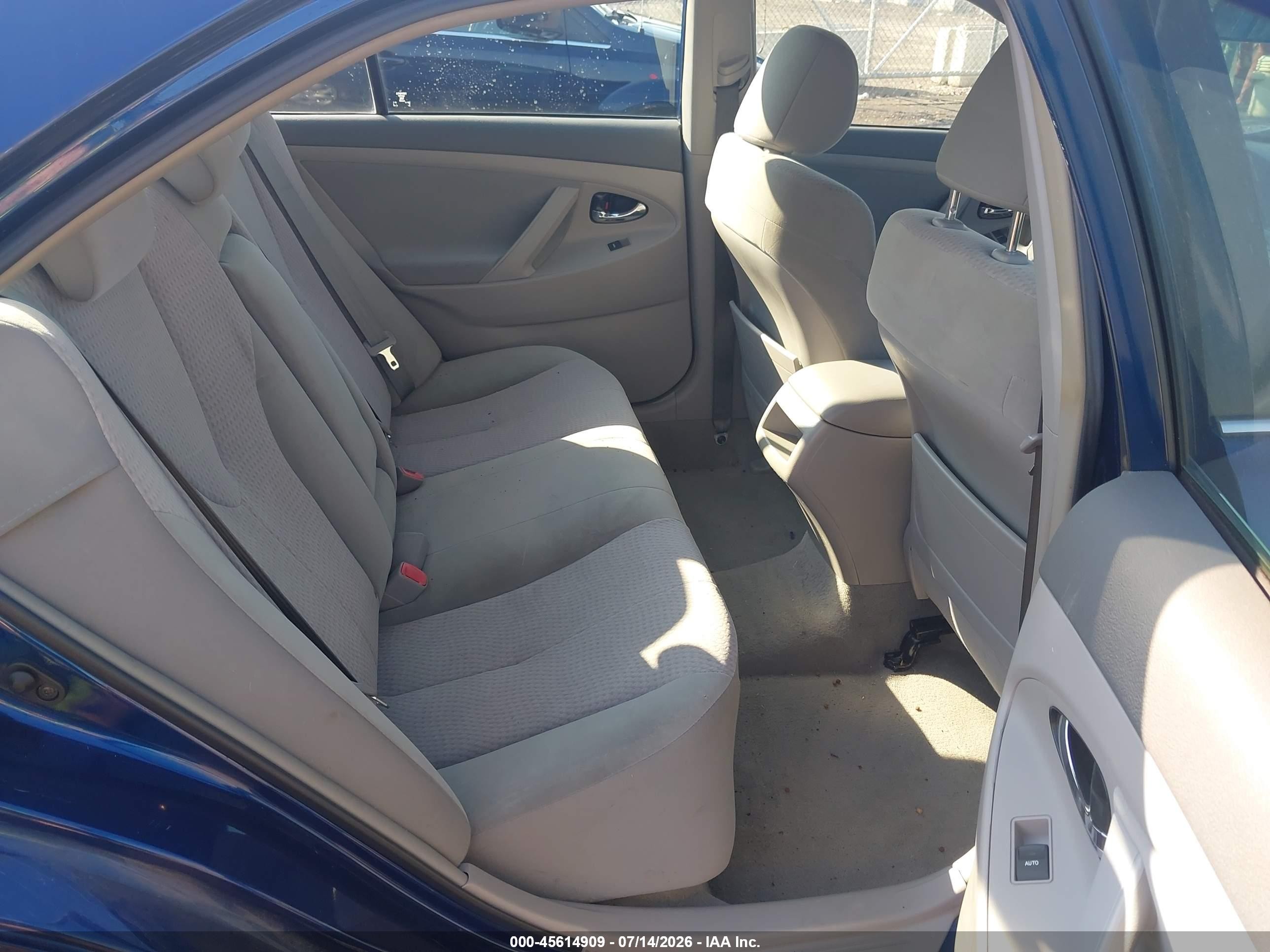 2011 Toyota Camry Le Blue vin: 4T1BF3EK3BU711668