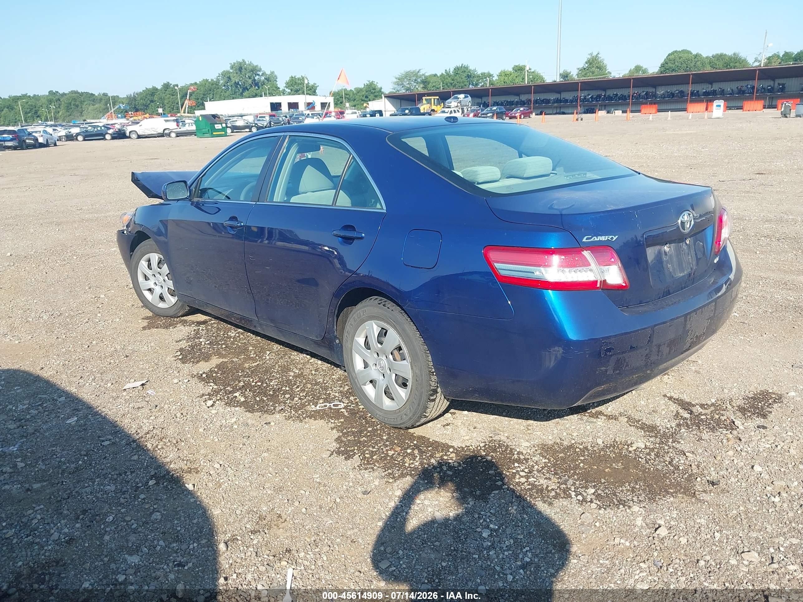 2011 Toyota Camry Le Blue vin: 4T1BF3EK3BU711668