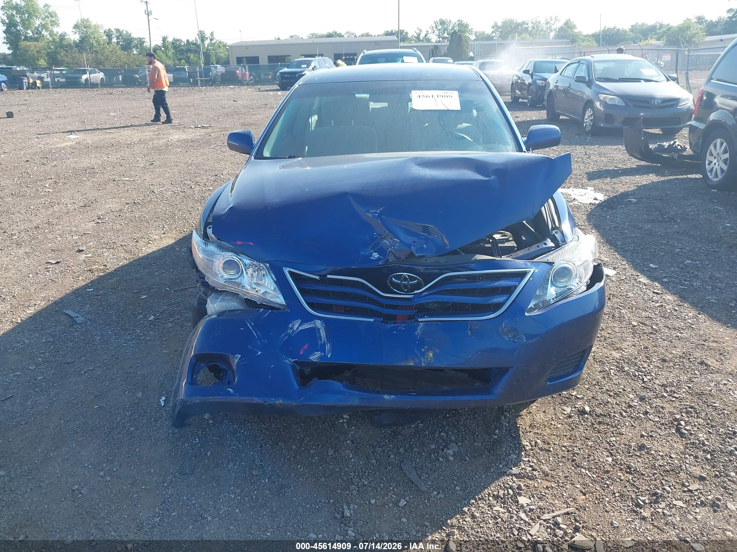 2011 Toyota Camry Le Blue vin: 4T1BF3EK3BU711668