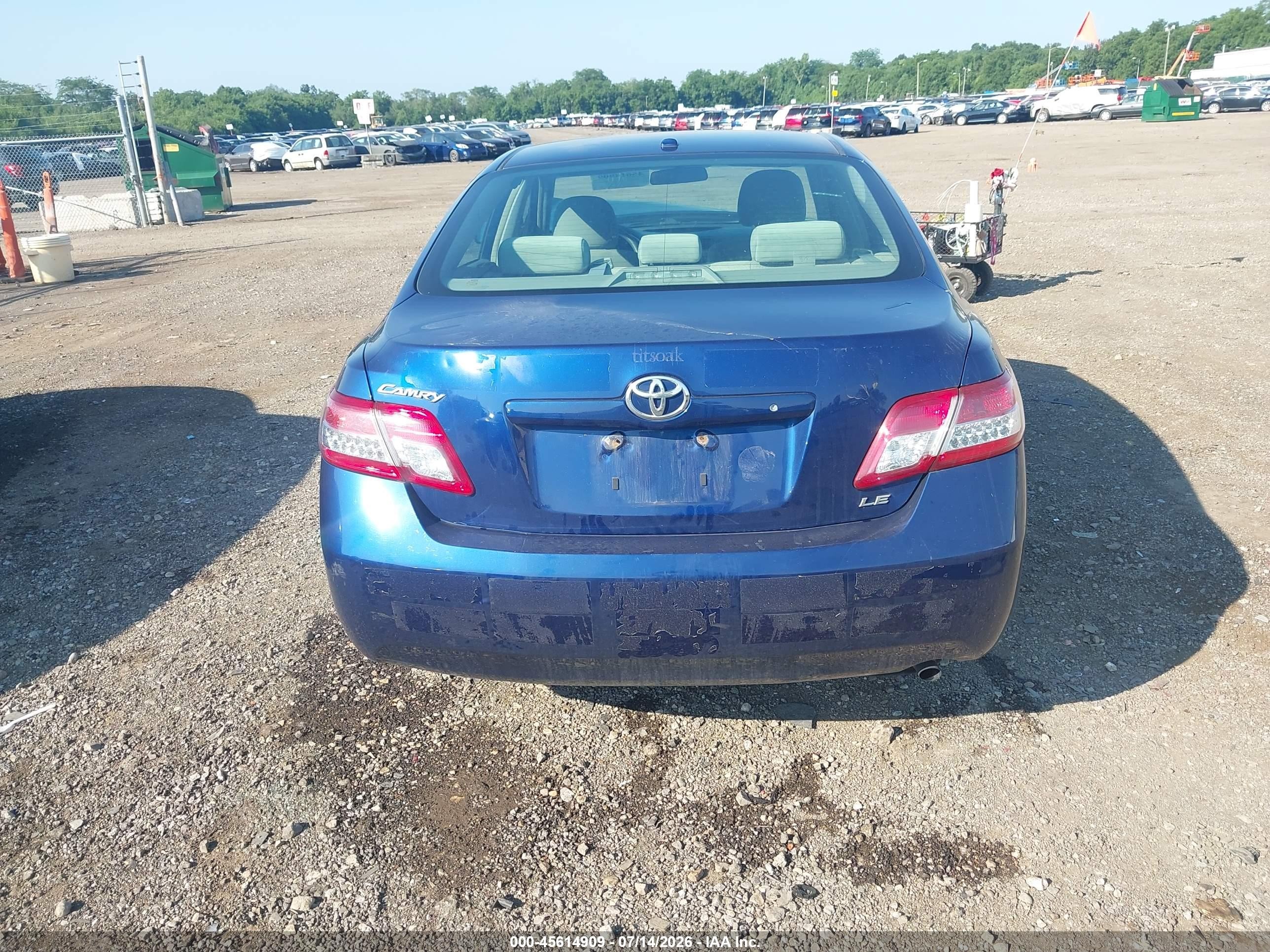 2011 Toyota Camry Le Blue vin: 4T1BF3EK3BU711668