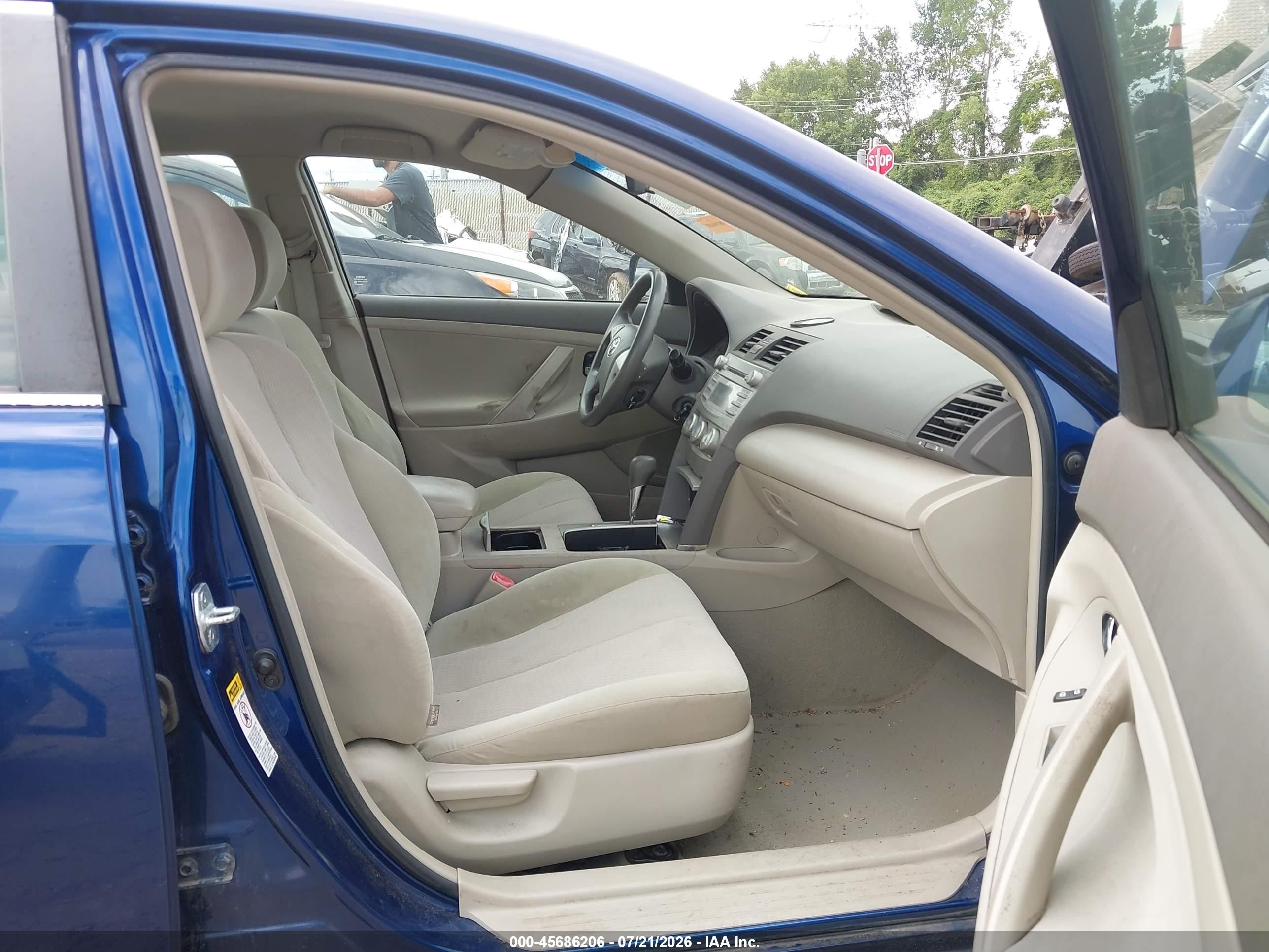2011 Toyota Camry Le Blue vin: 4T1BF3EK3BU728521