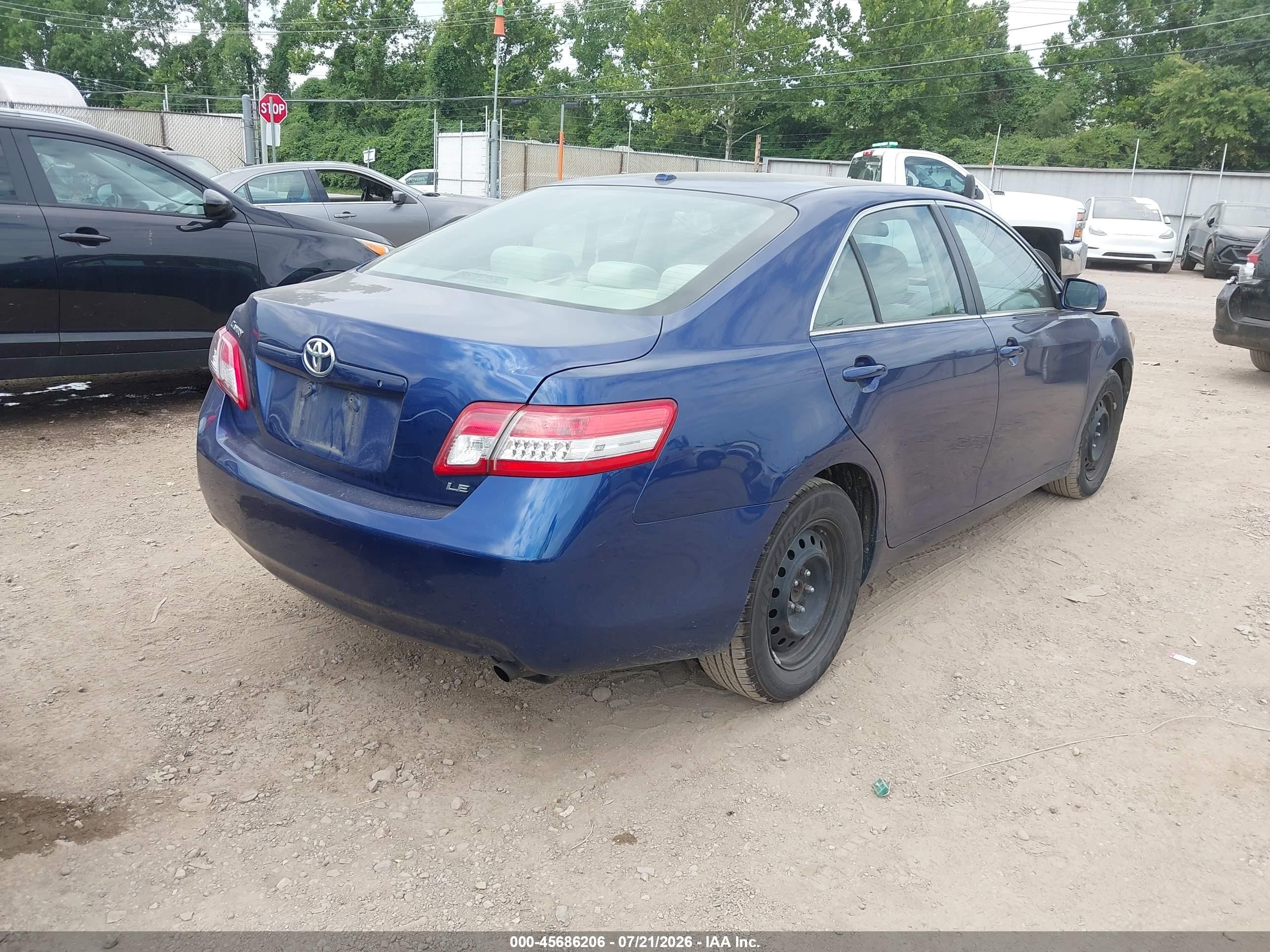 2011 Toyota Camry Le Blue vin: 4T1BF3EK3BU728521