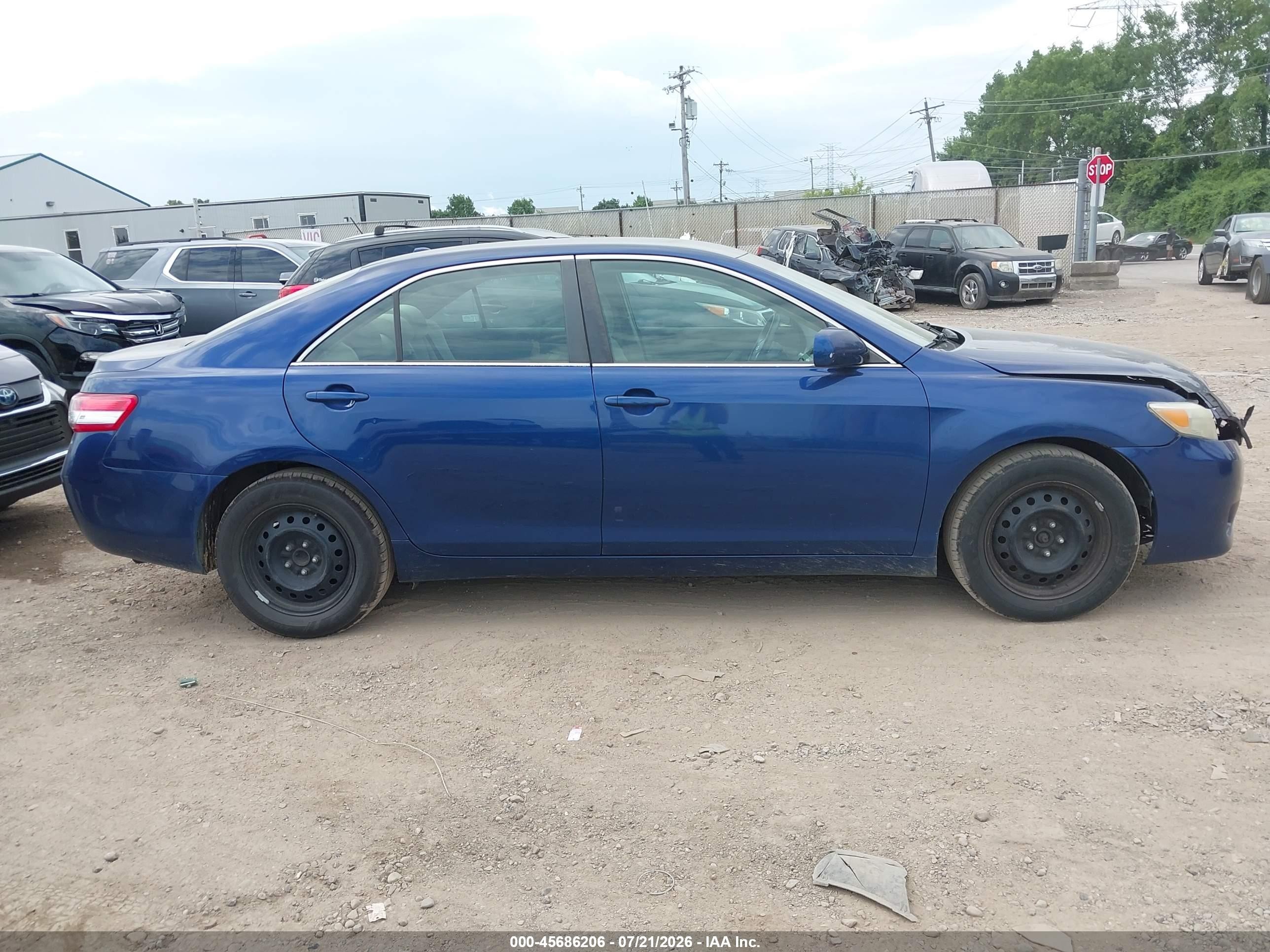 2011 Toyota Camry Le Blue vin: 4T1BF3EK3BU728521