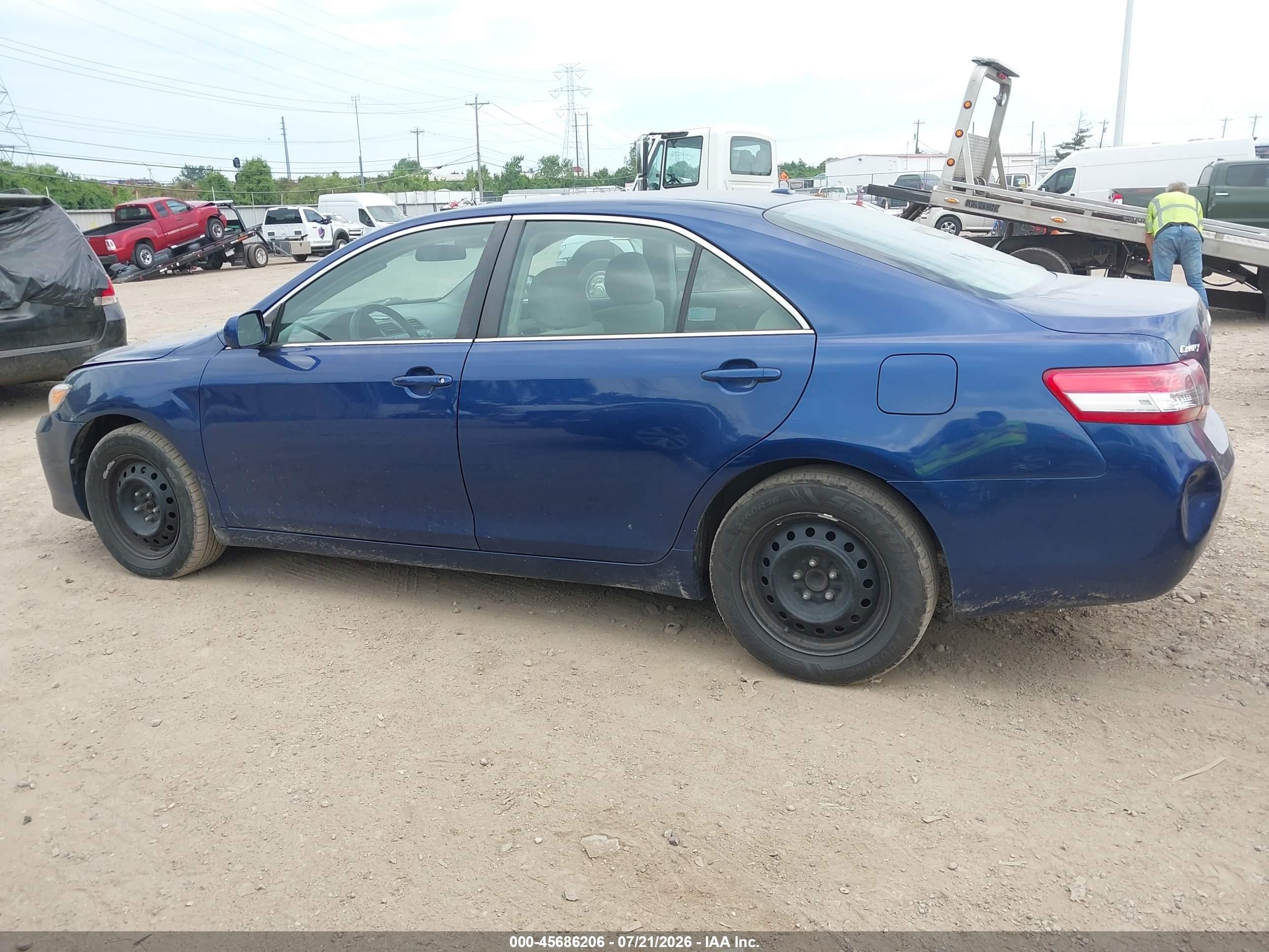 2011 Toyota Camry Le Blue vin: 4T1BF3EK3BU728521