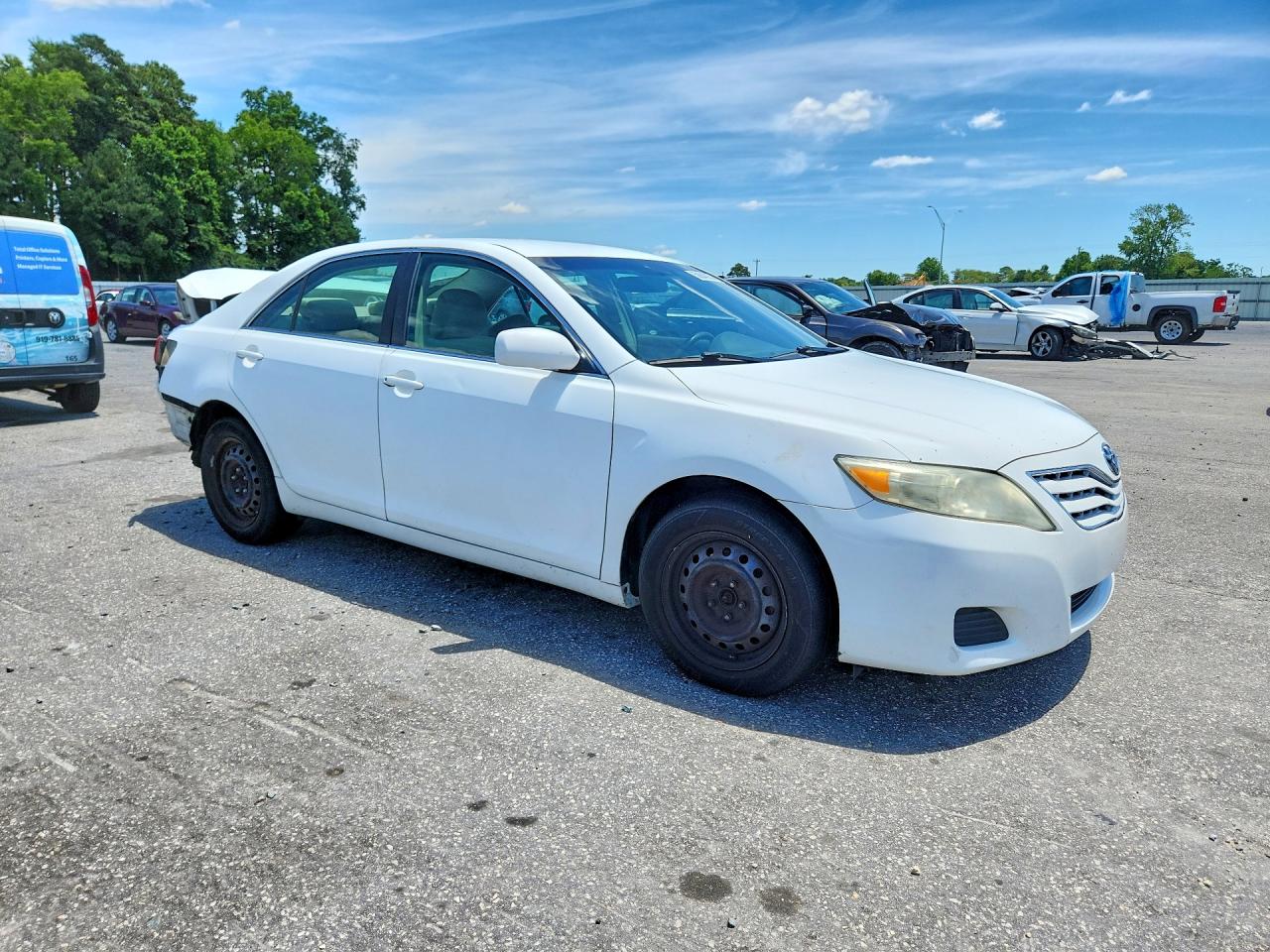 2011 Toyota Camry Base White vin: 4T1BF3EK3BU728826