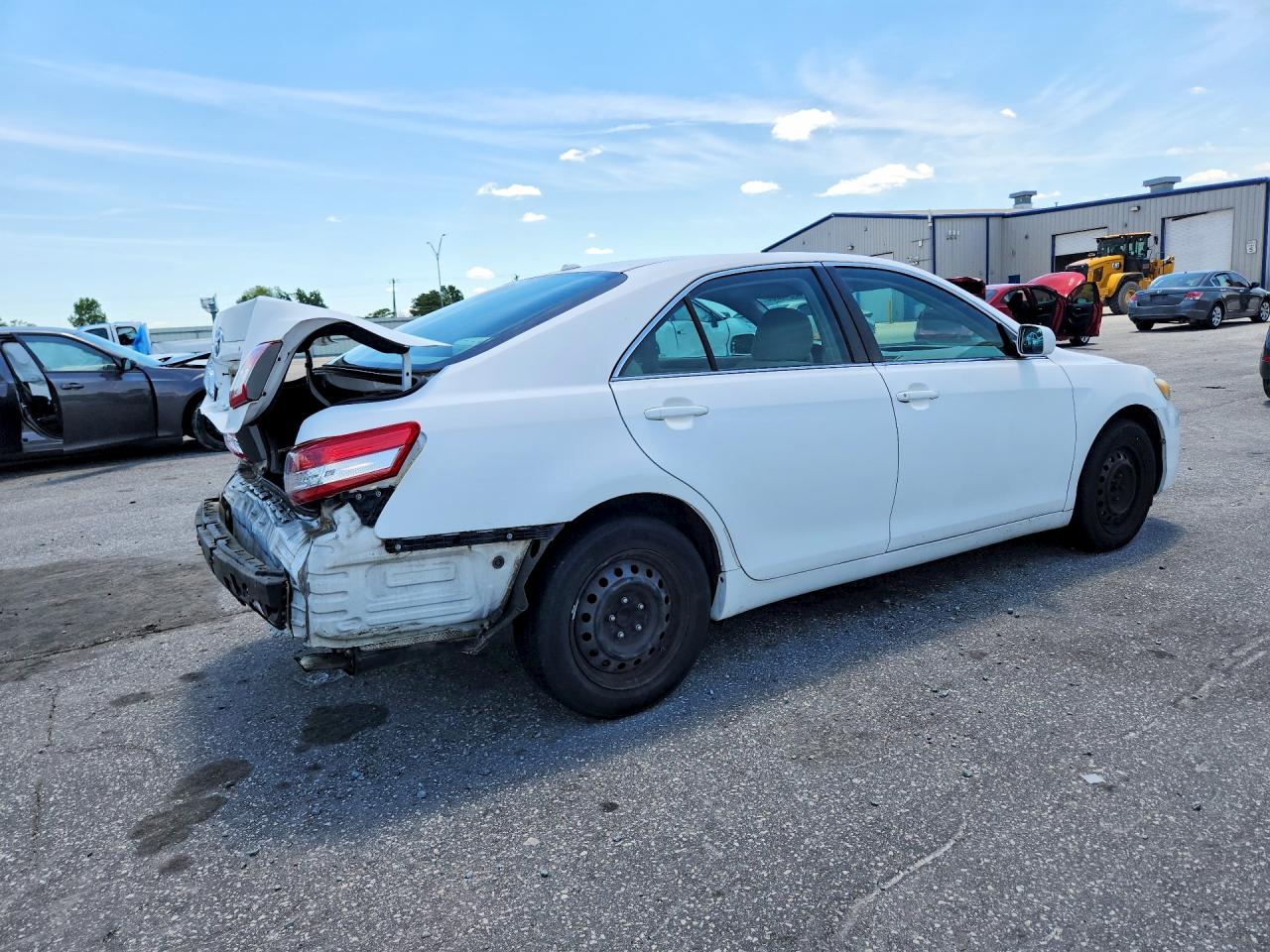 2011 Toyota Camry Base White vin: 4T1BF3EK3BU728826