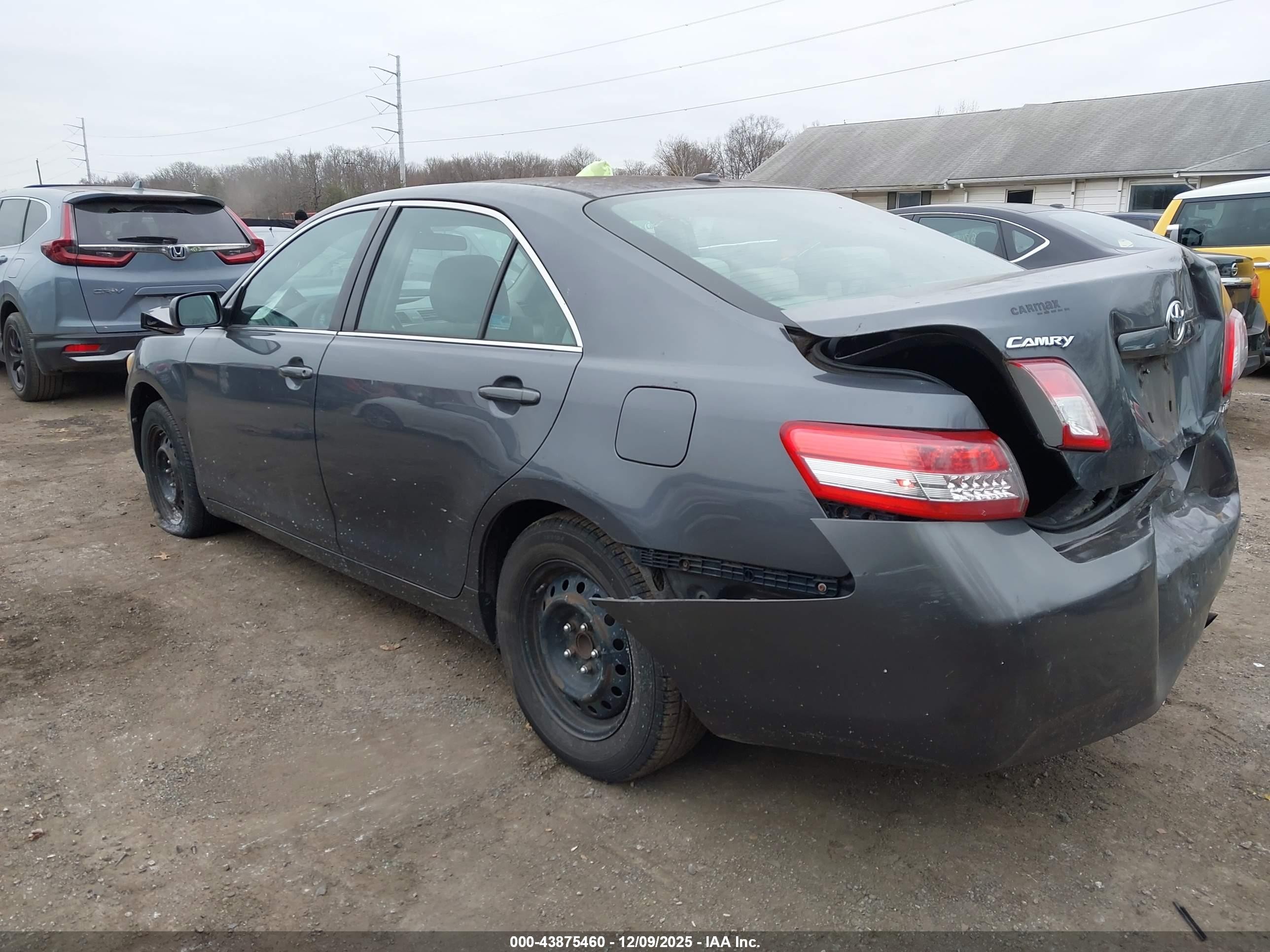2011 Toyota Camry Le Gray vin: 4T1BF3EK3BU732407