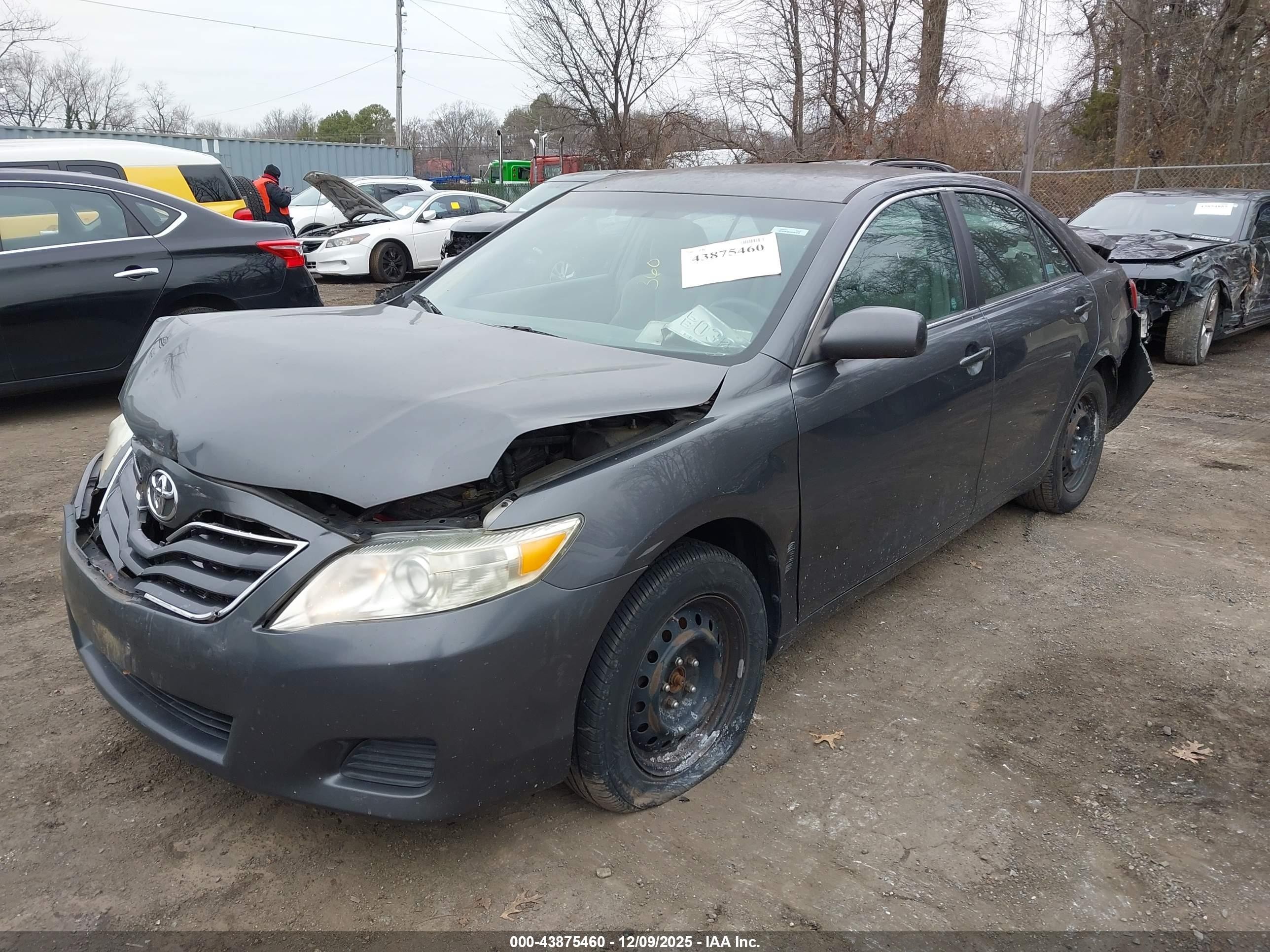 2011 Toyota Camry Le Gray vin: 4T1BF3EK3BU732407