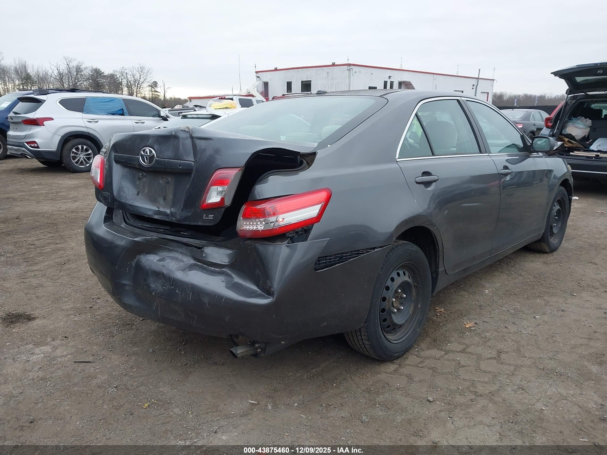2011 Toyota Camry Le Gray vin: 4T1BF3EK3BU732407