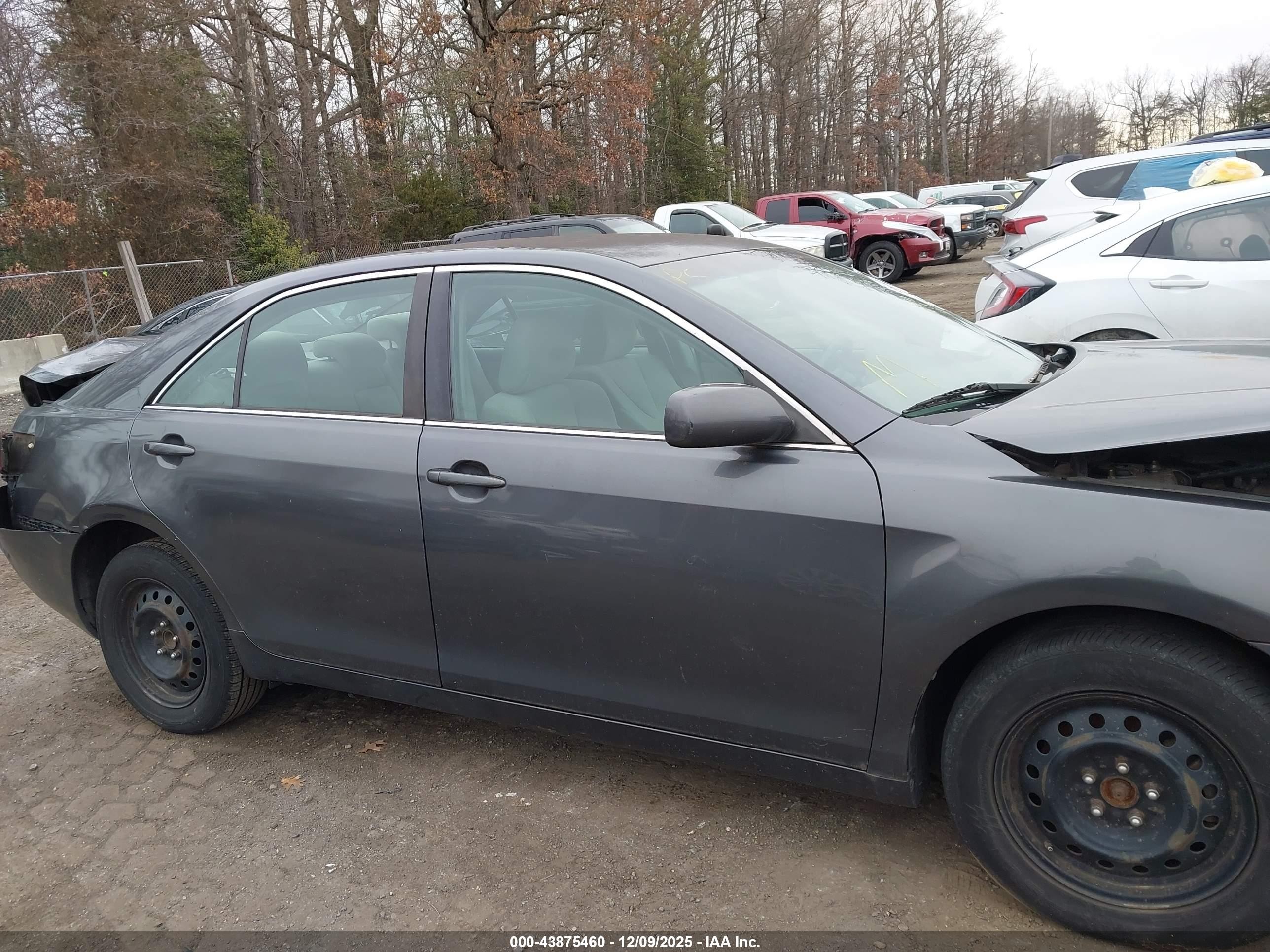 2011 Toyota Camry Le Gray vin: 4T1BF3EK3BU732407