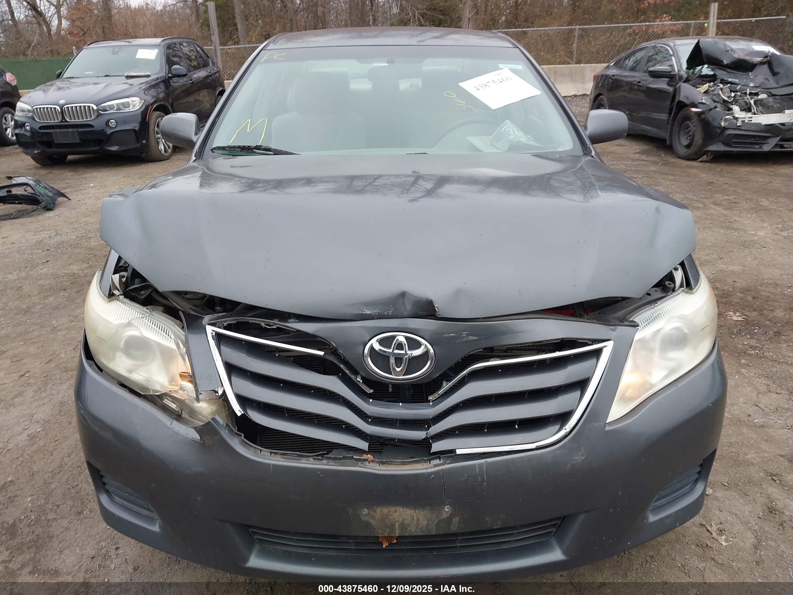 2011 Toyota Camry Le Gray vin: 4T1BF3EK3BU732407