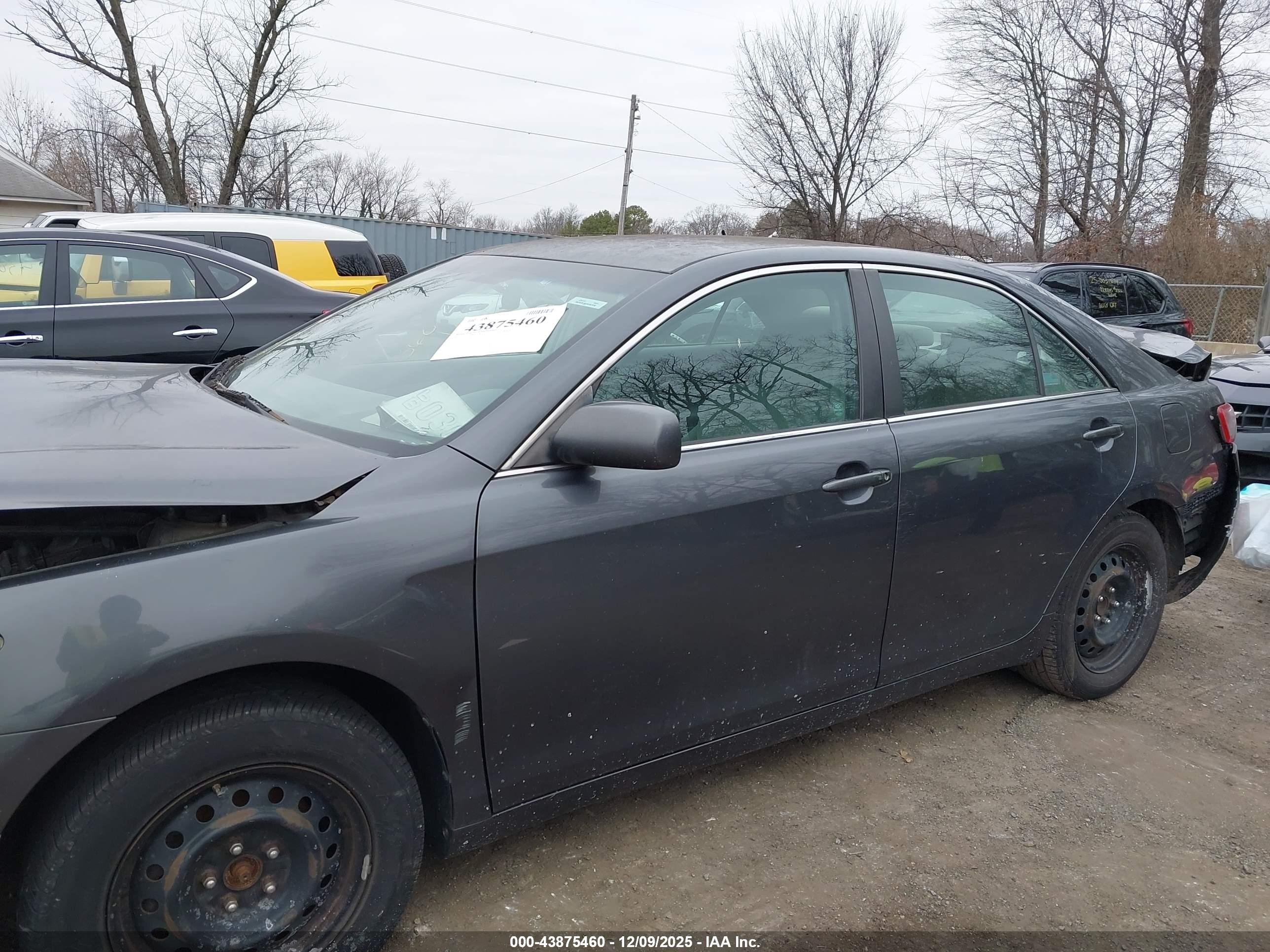 2011 Toyota Camry Le Gray vin: 4T1BF3EK3BU732407