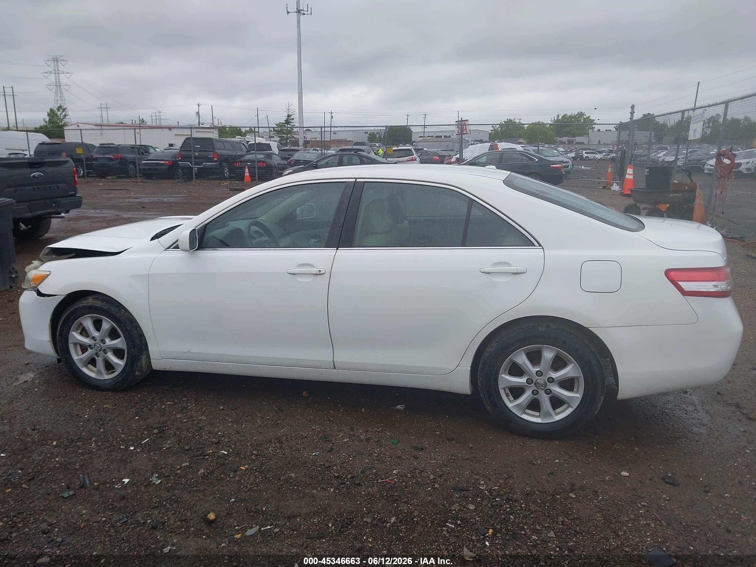 2011 Toyota Camry Le White vin: 4T1BF3EK3BU749322