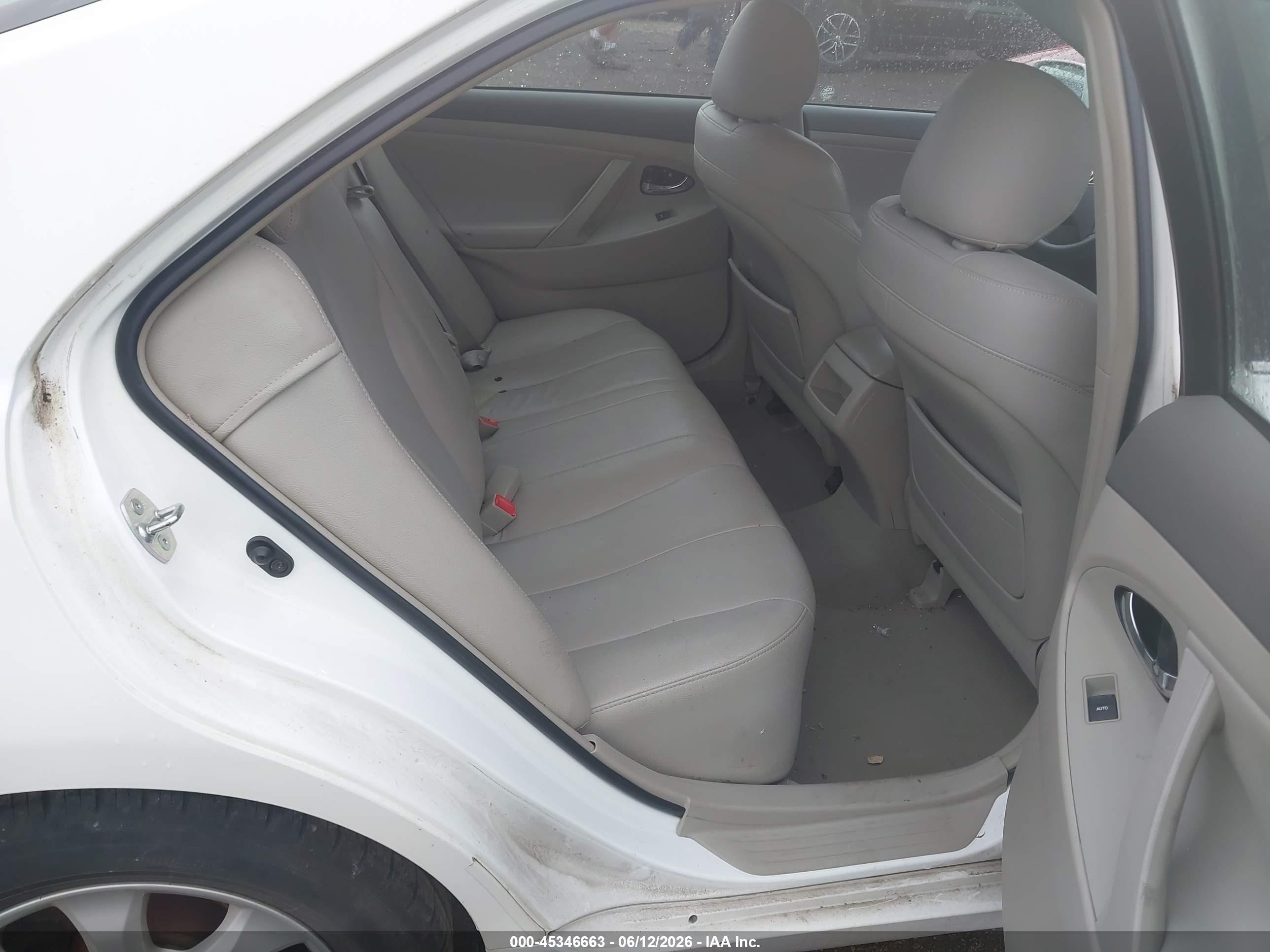 2011 Toyota Camry Le White vin: 4T1BF3EK3BU749322