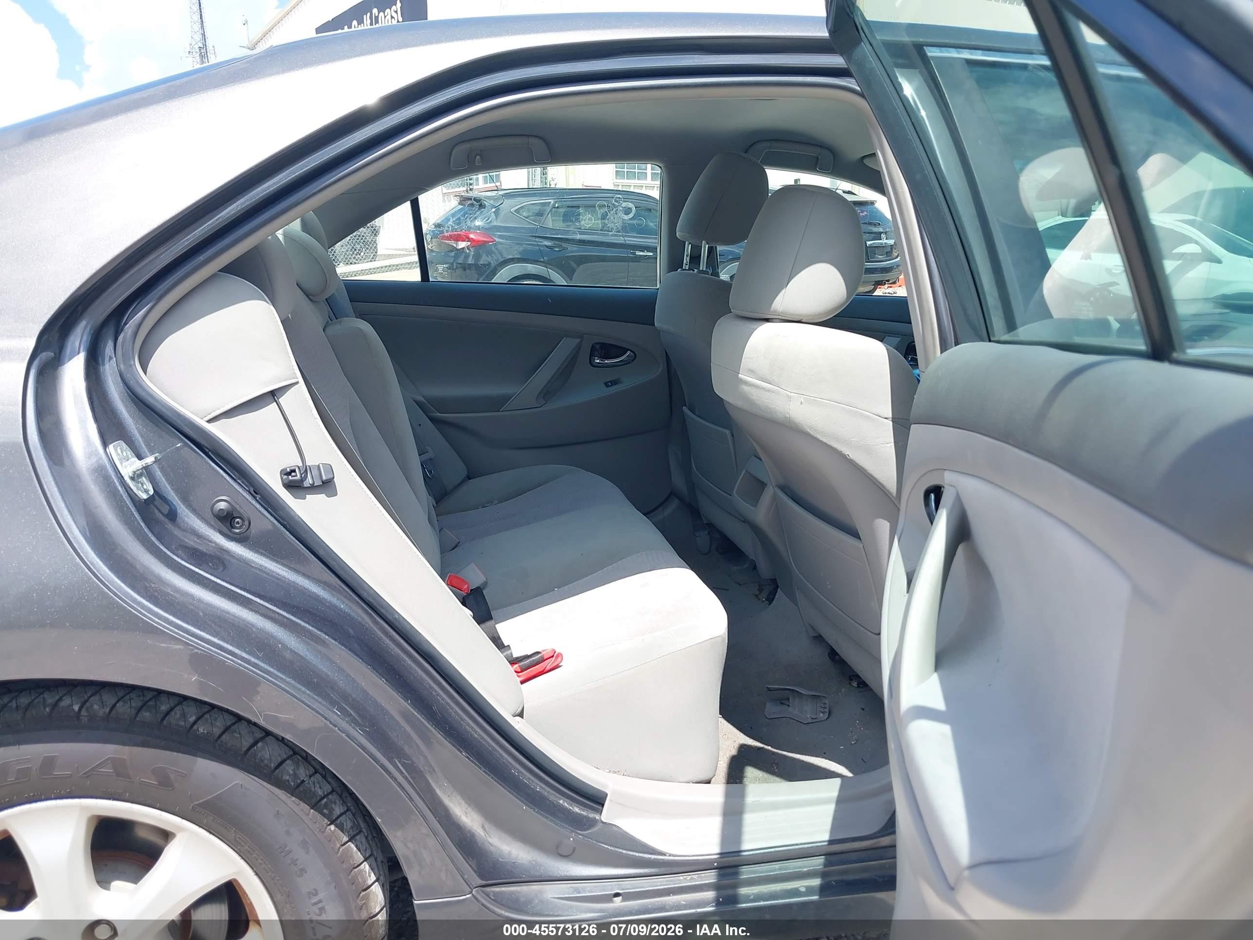 2011 Toyota Camry Le Gray vin: 4T1BF3EK3BU756223